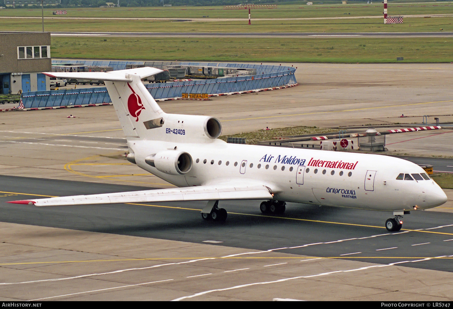 Aircraft Photo of ER-42409 | Yakovlev Yak-42D | Air Moldova International | AirHistory.net #318470