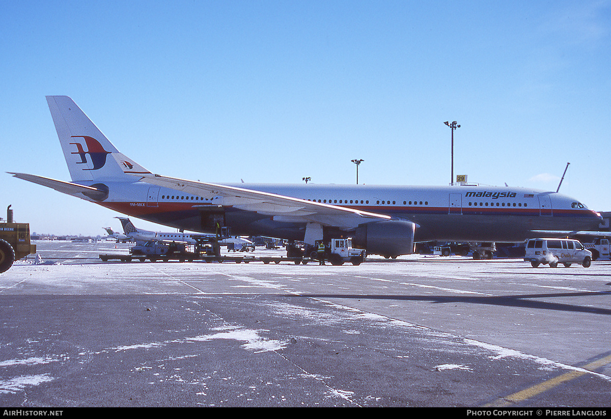 Aircraft Photo of 9M-MKX | Airbus A330-223 | Malaysia Airlines | AirHistory.net #318623