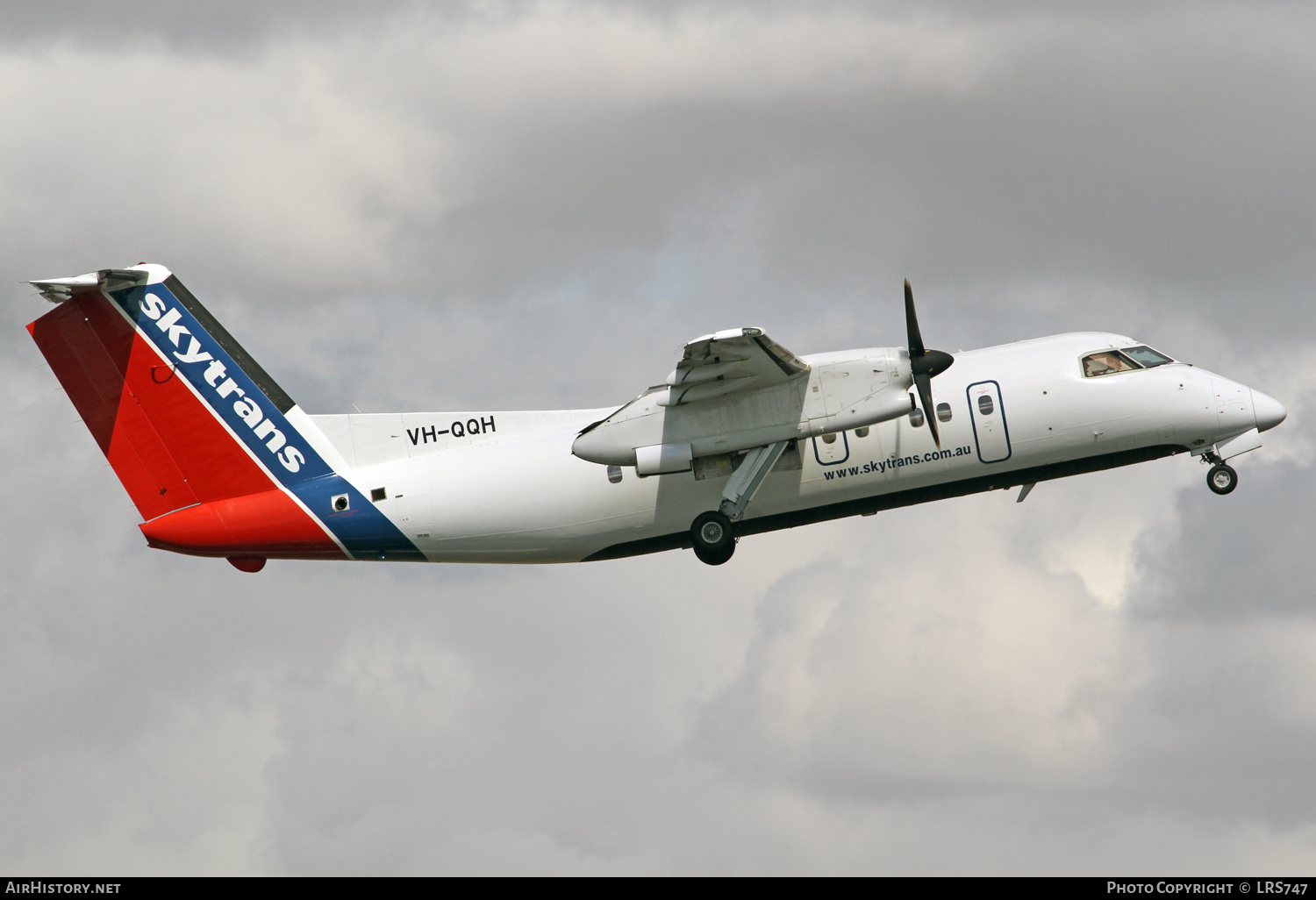 Aircraft Photo of VH-QQH | De Havilland Canada DHC-8-102A Dash 8 | Skytrans Airlines | AirHistory.net #318829