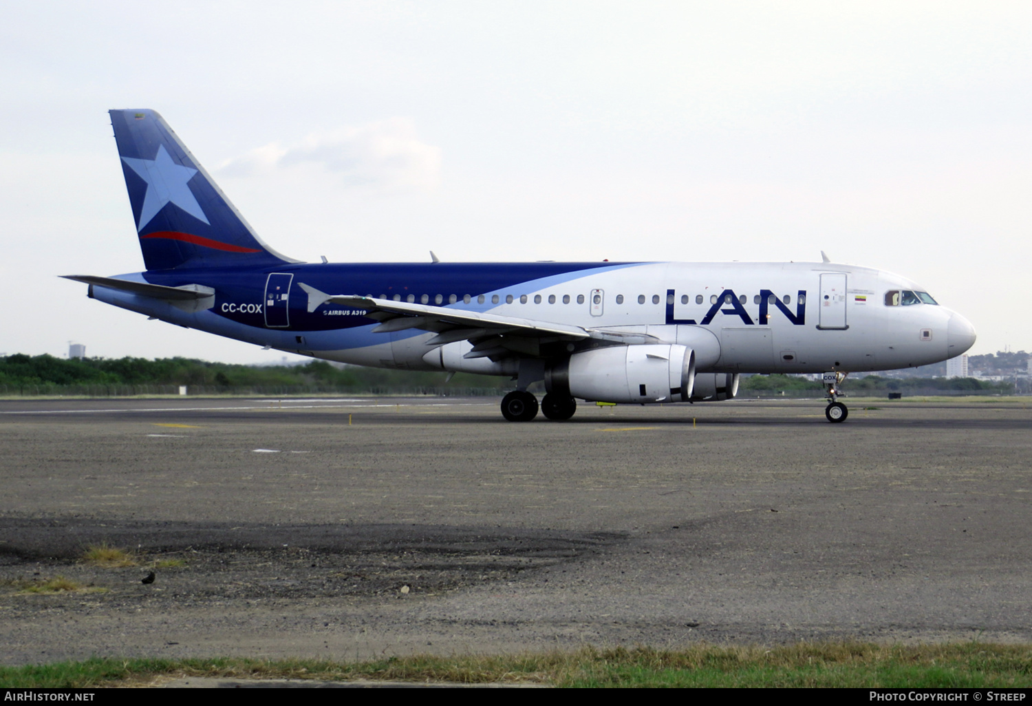 Aircraft Photo of CC-COX | Airbus A319-132 | LAN Airlines - Línea Aérea Nacional | AirHistory.net #319012