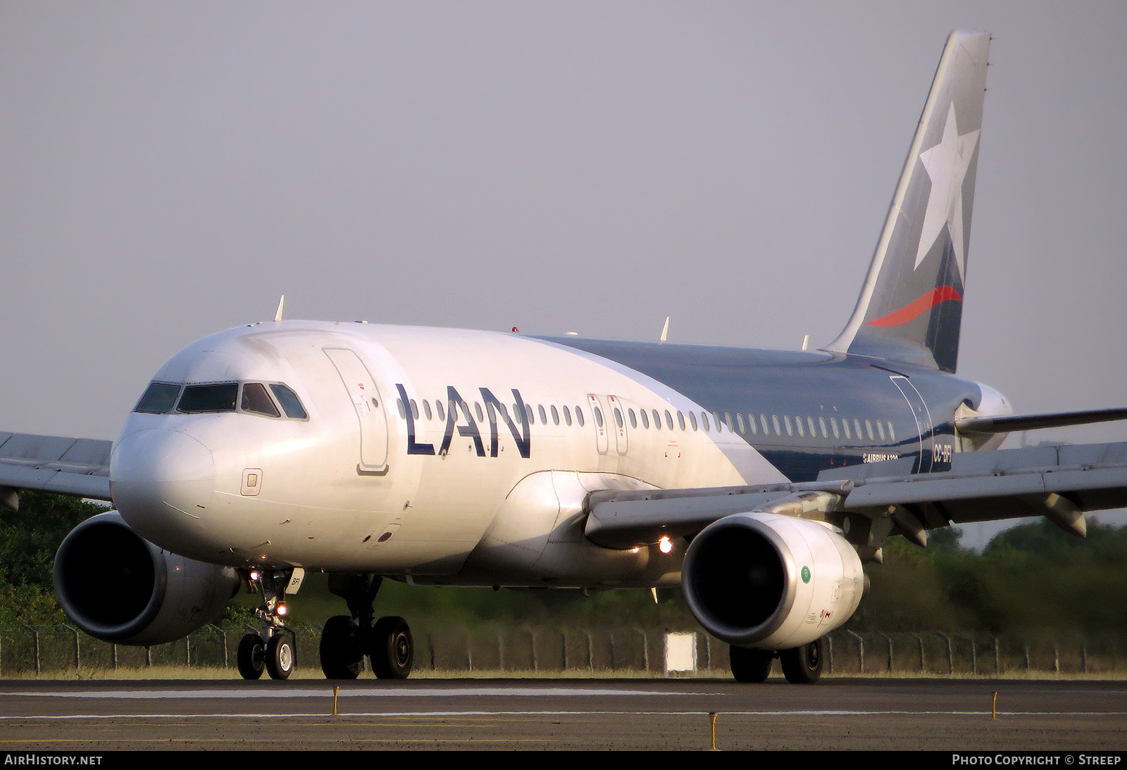 Aircraft Photo of CC-BFI | Airbus A320-214 | LAN Airlines - Línea Aérea Nacional | AirHistory.net #319021