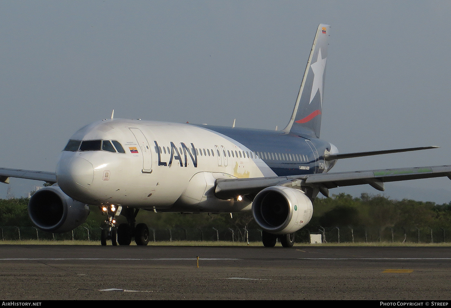 Aircraft Photo of CC-BAX | Airbus A320-214 | LAN Airlines - Línea Aérea Nacional | AirHistory.net #319040