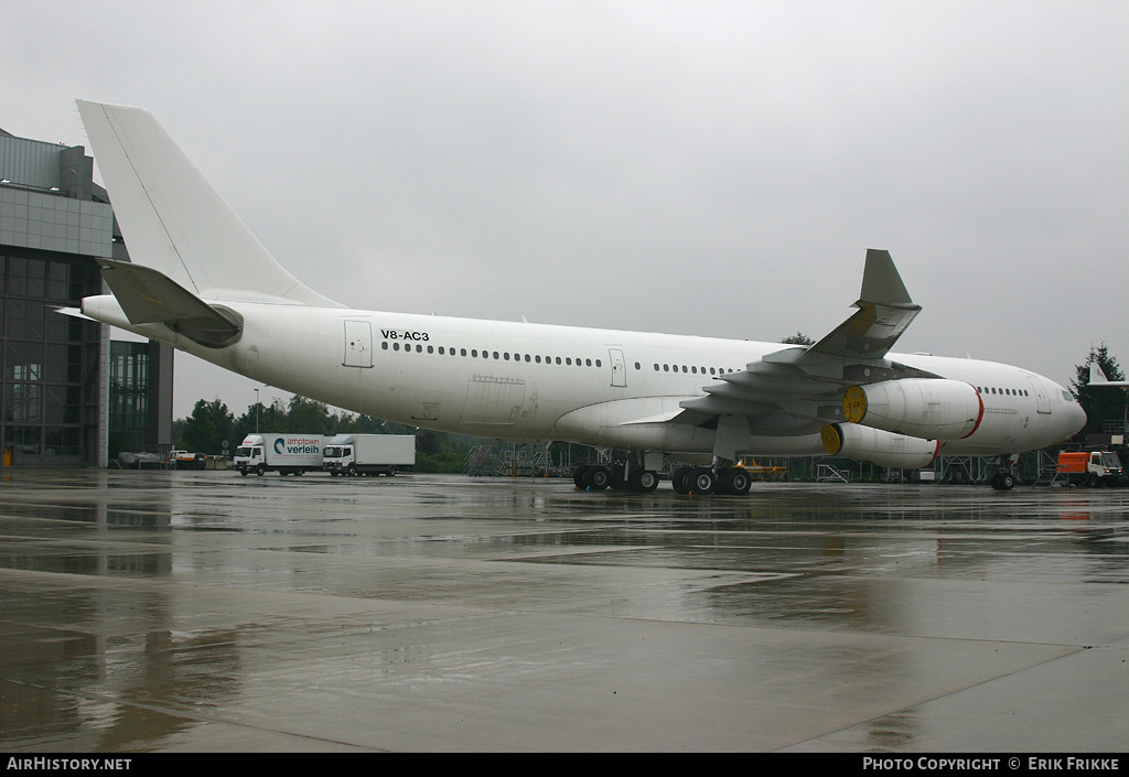 Aircraft Photo of V8-AC3 | Airbus A340-213 | AirHistory.net #319317