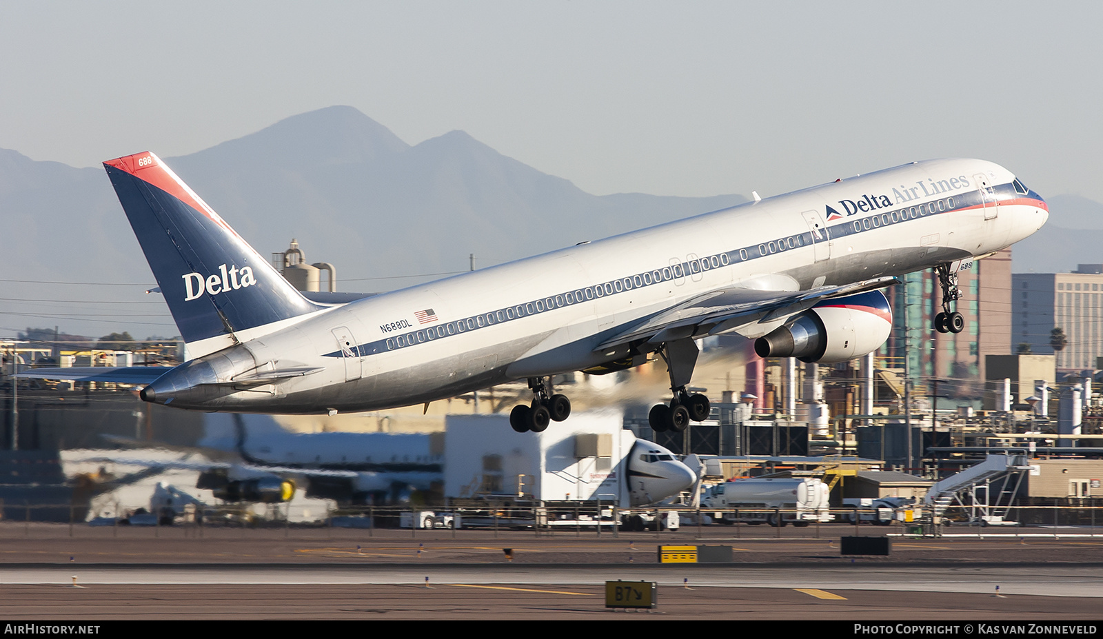 Aircraft Photo of N688DL | Boeing 757-232 | Delta Air Lines | AirHistory.net #319589