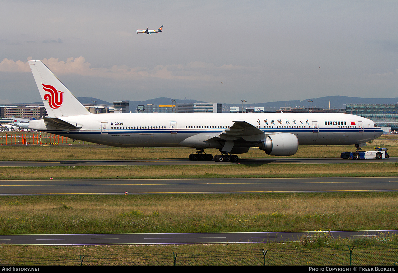 Aircraft Photo of B-2039 | Boeing 777-39L/ER | Air China | AirHistory.net #319982