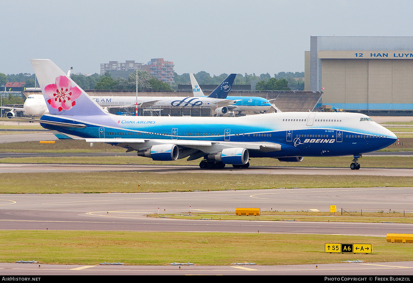 Aircraft Photo of B-18210 | Boeing 747-409 | China Airlines | AirHistory.net #320011