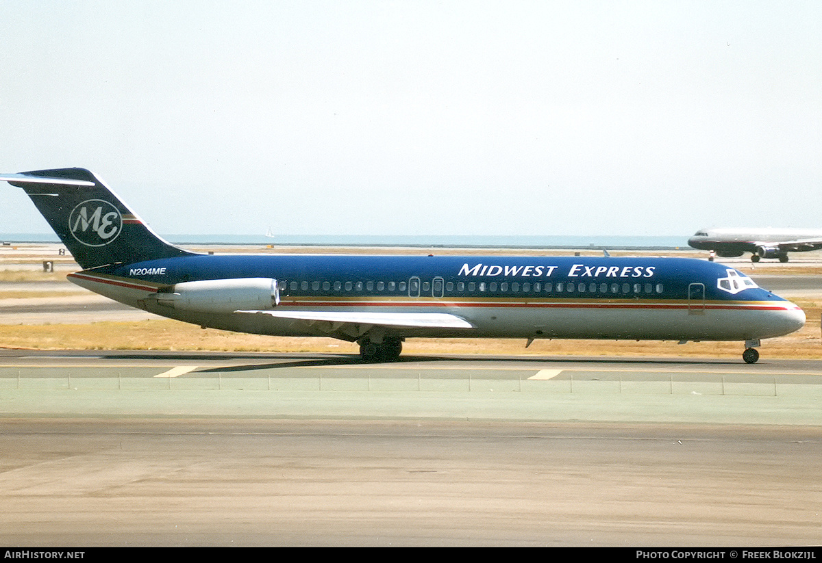 Aircraft Photo of N204ME | McDonnell Douglas DC-9-32 | Midwest Express Airlines | AirHistory.net #320088