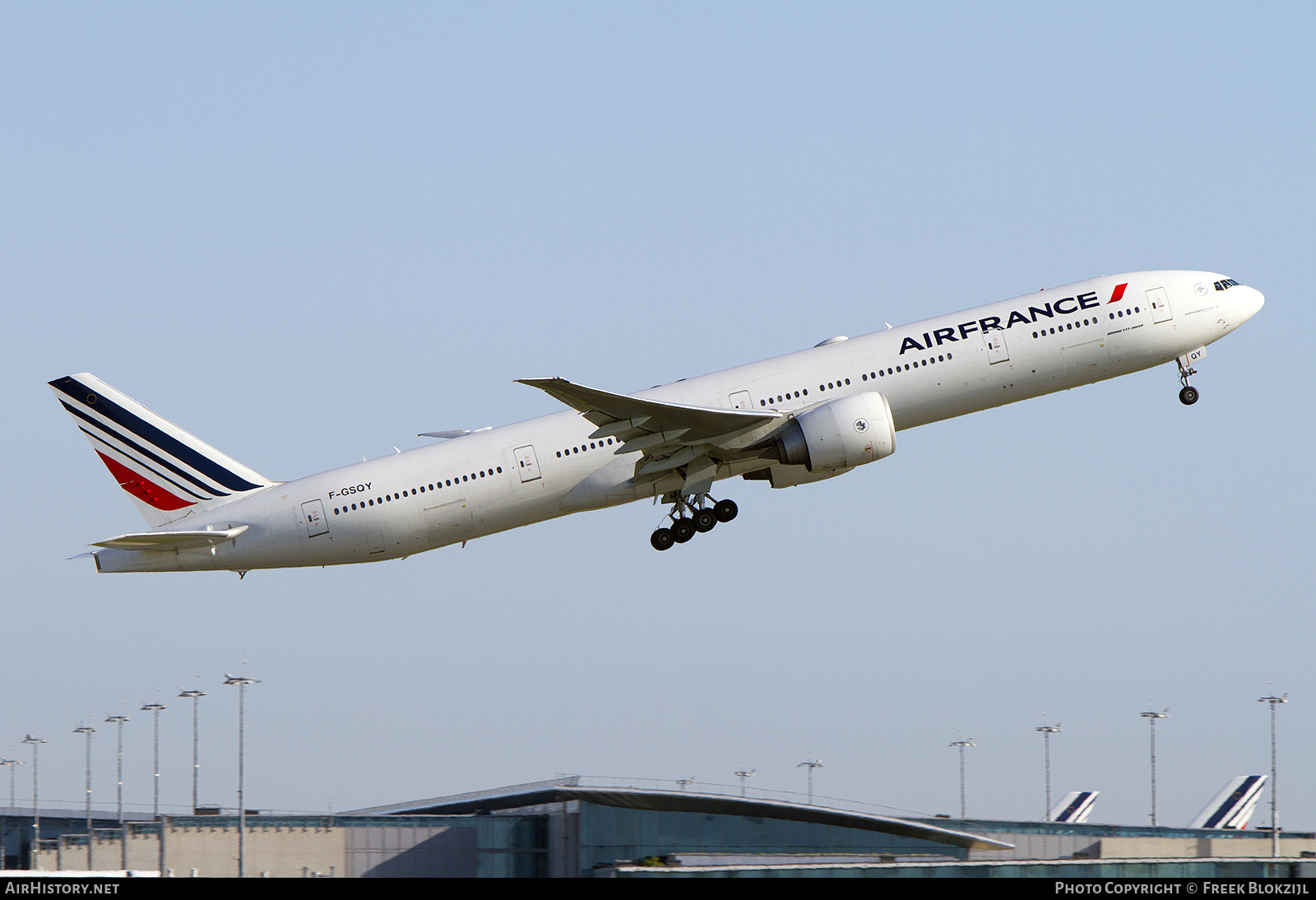 Aircraft Photo of F-GSQY | Boeing 777-328/ER | Air France | AirHistory.net #320193