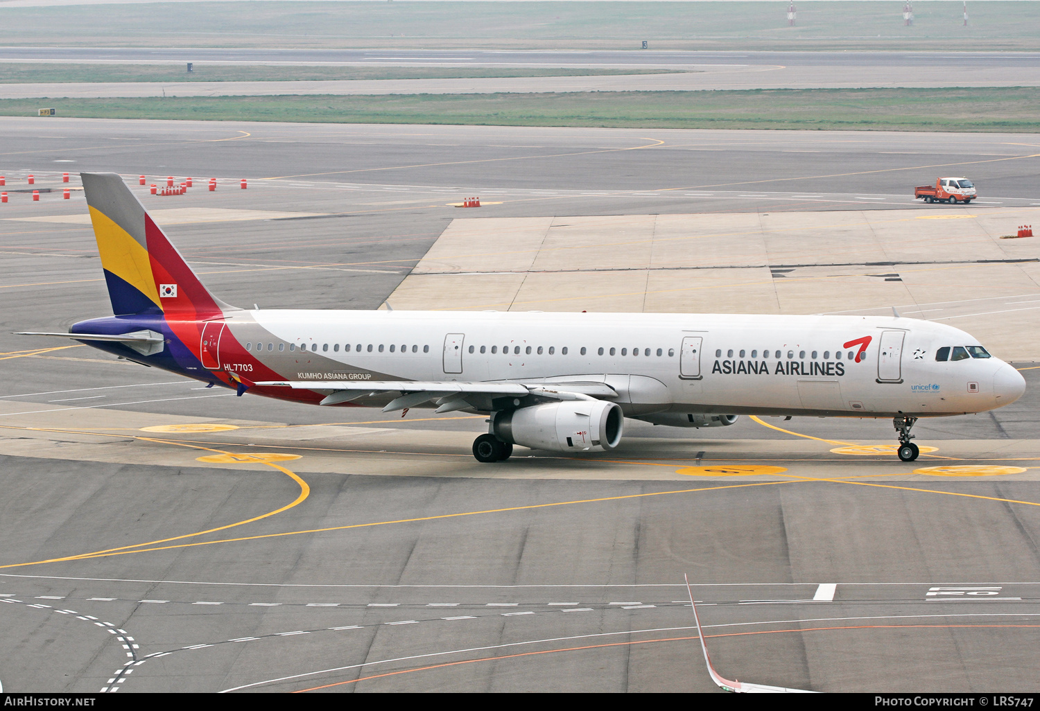 Aircraft Photo of HL7703 | Airbus A321-131 | Asiana Airlines | AirHistory.net #320245