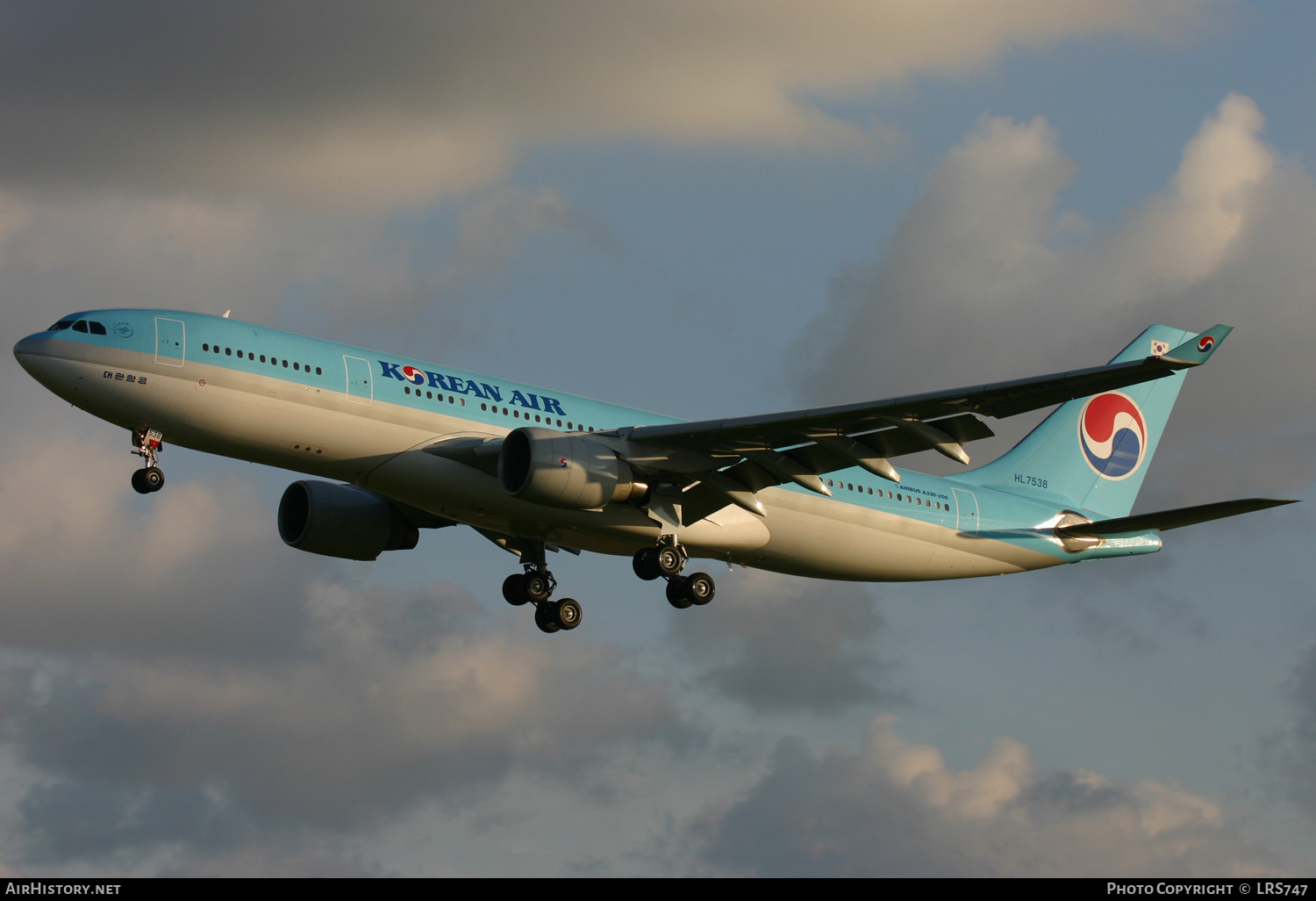 Aircraft Photo of HL7538 | Airbus A330-223 | Korean Air | AirHistory.net #320256