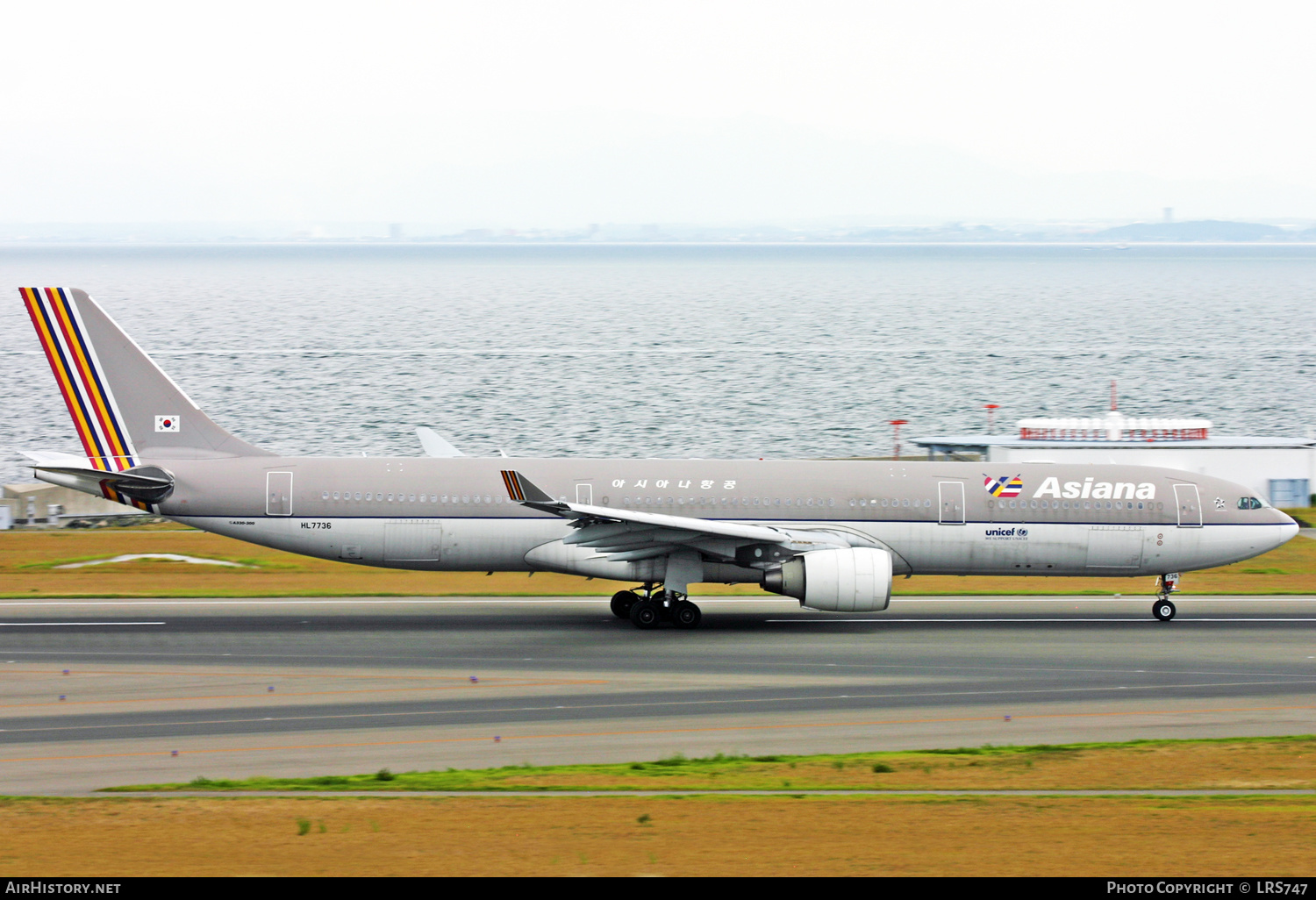 Aircraft Photo of HL7736 | Airbus A330-323 | Asiana Airlines | AirHistory.net #320290