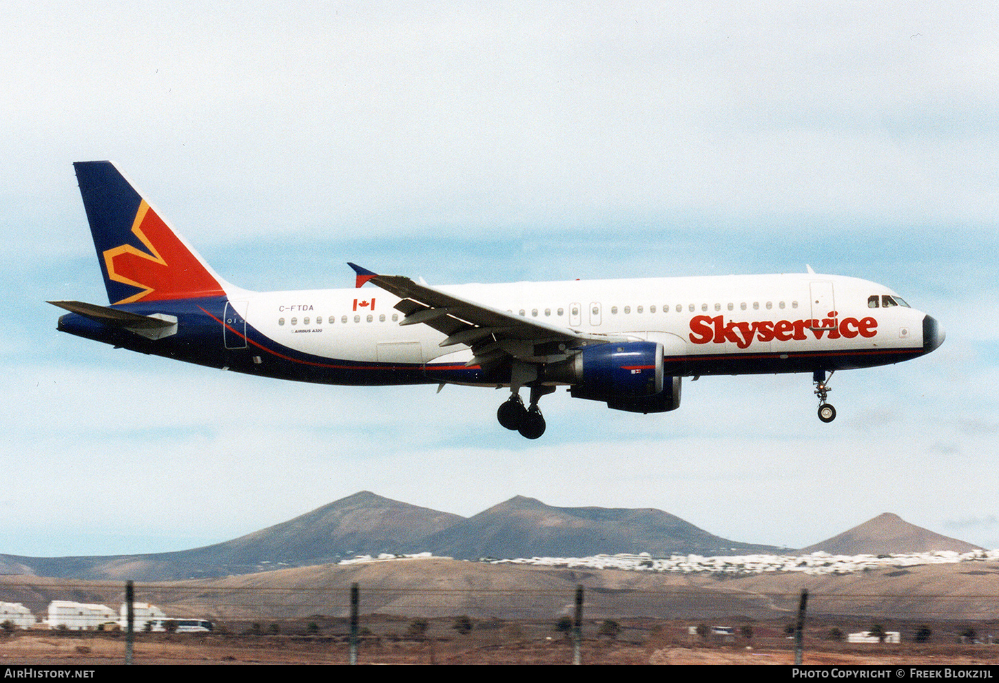 Aircraft Photo of C-FTDA | Airbus A320-212 | Skyservice Airlines | AirHistory.net #320326