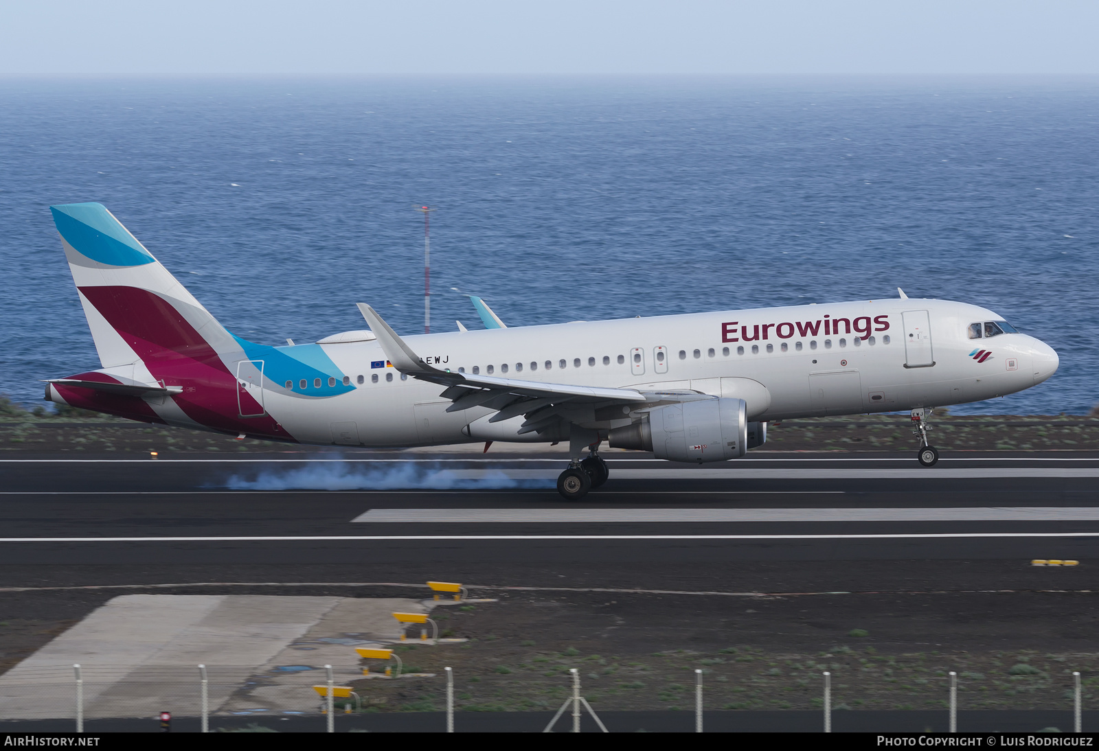 Aircraft Photo of D-AEWJ | Airbus A320-214 | Eurowings | AirHistory.net #320427
