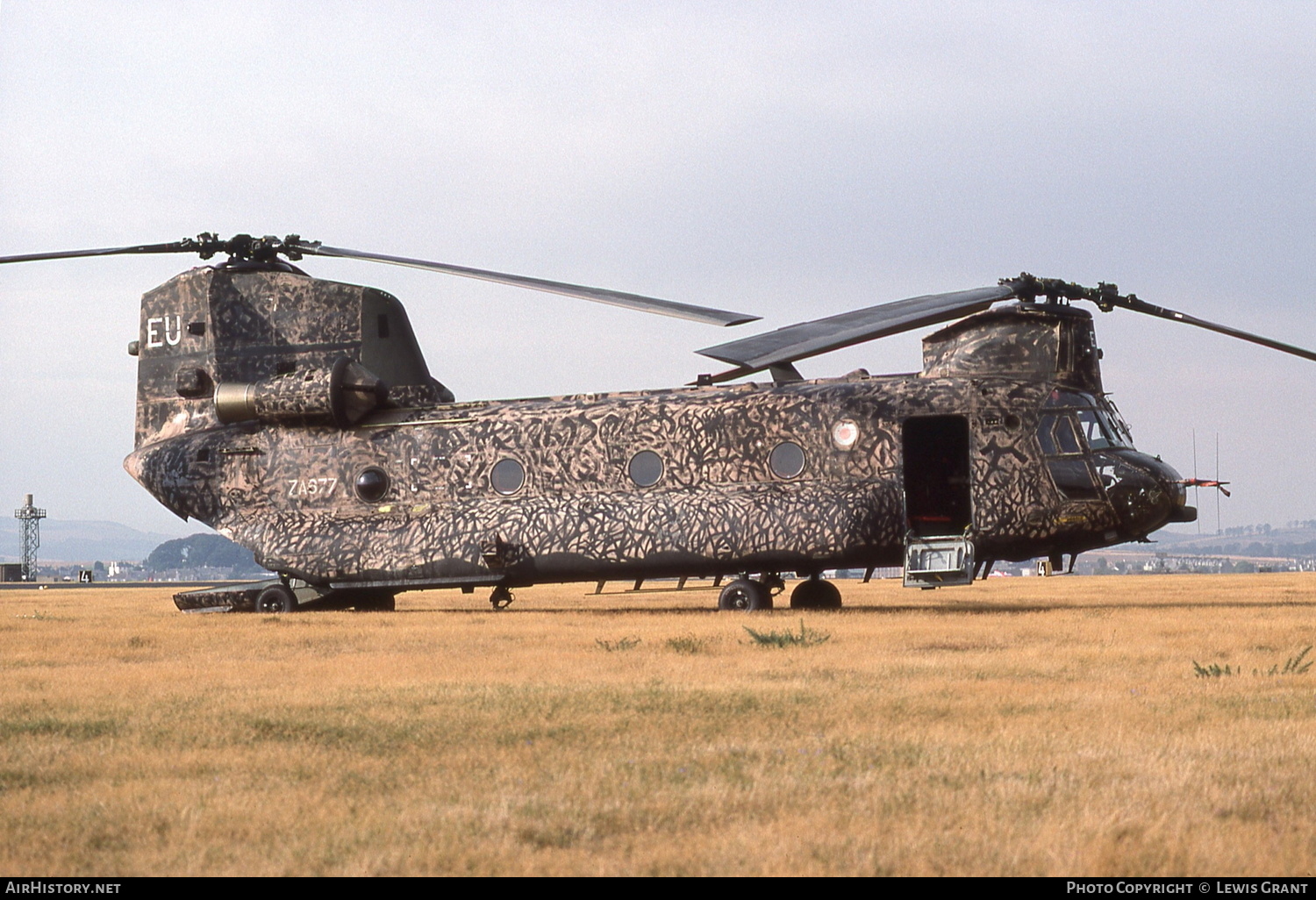 Aircraft Photo of ZA677 | Boeing Vertol Chinook HC1 (352) | UK - Air Force | AirHistory.net #320994