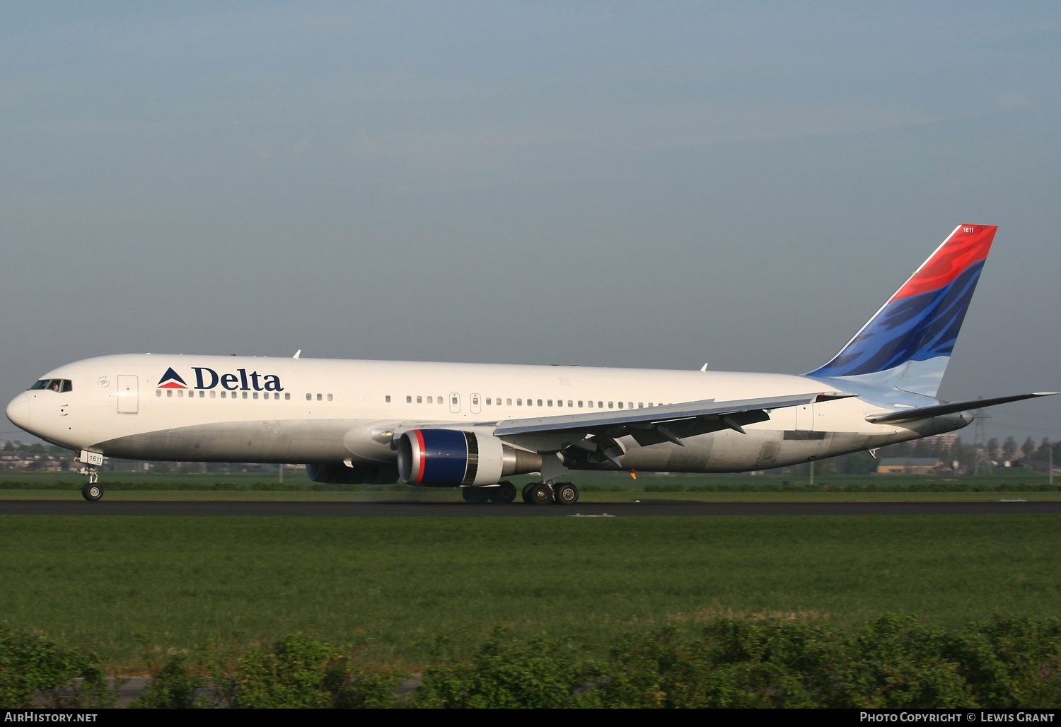 Aircraft Photo of N1611B | Boeing 767-332/ER | Delta Air Lines | AirHistory.net #321003