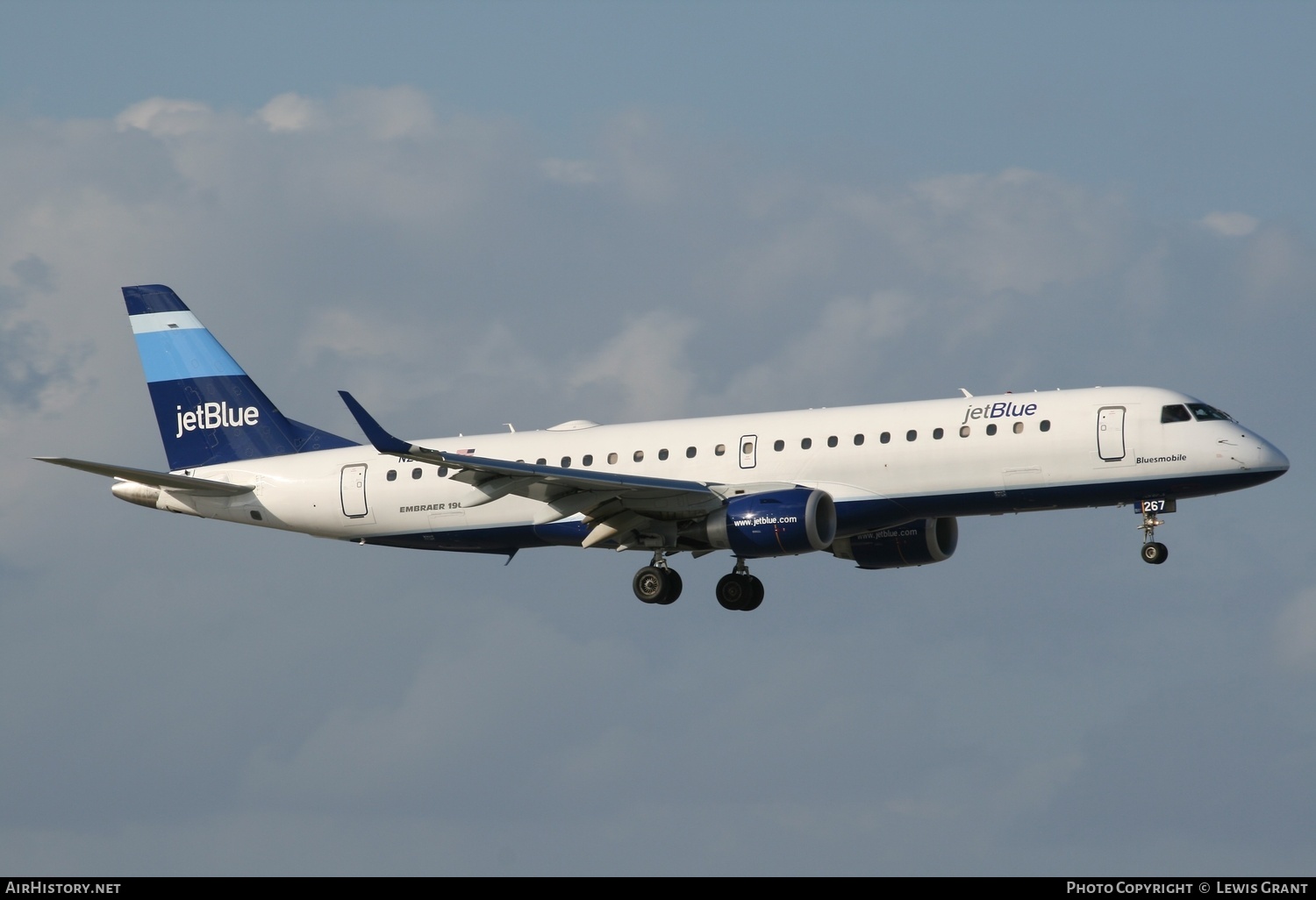 Aircraft Photo of N267JB | Embraer 190AR (ERJ-190-100IGW) | JetBlue Airways | AirHistory.net #321137