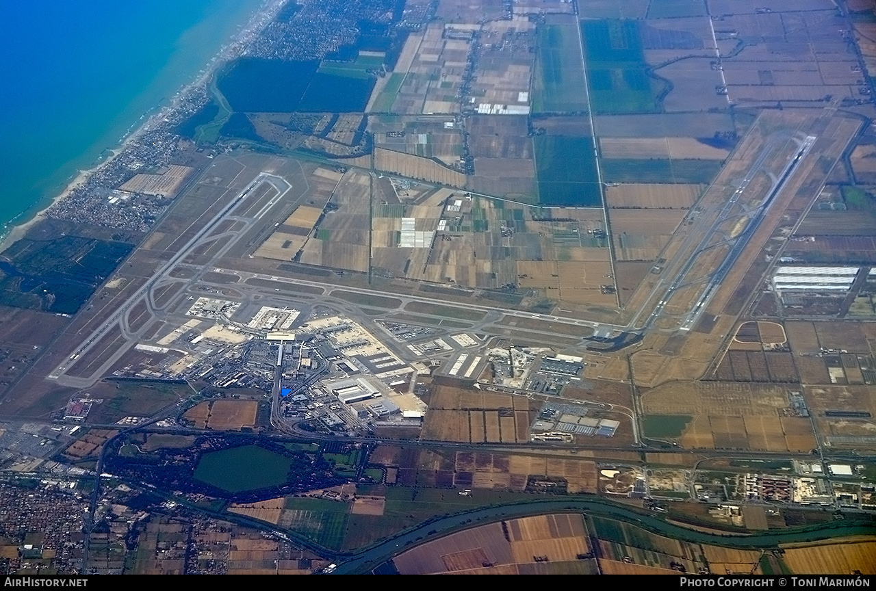 Airport photo of Rome - Fiumicino (LIRF / FCO) in Italy | AirHistory.net #321326