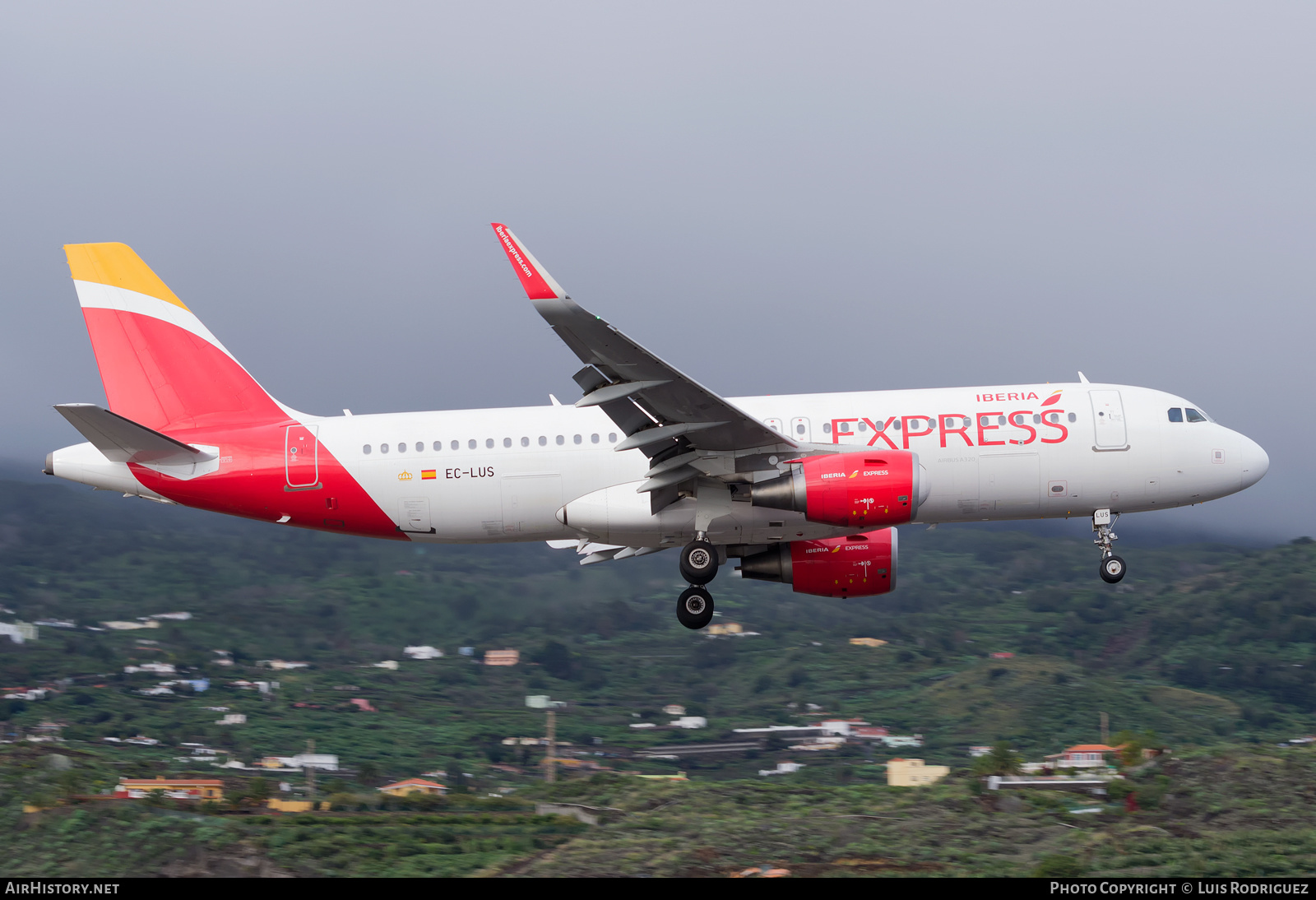 Aircraft Photo of EC-LUS | Airbus A320-216 | Iberia Express | AirHistory.net #321329