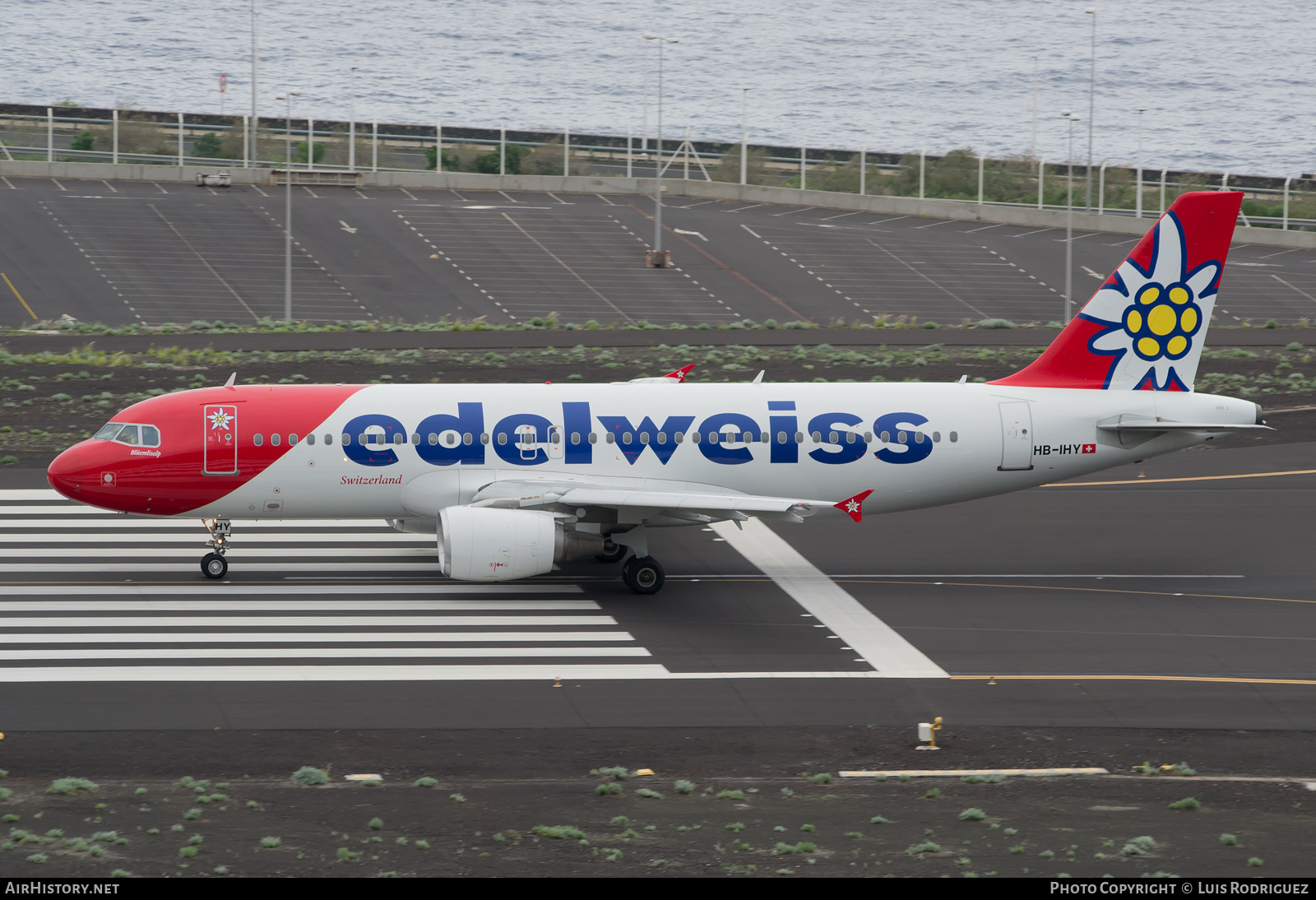Aircraft Photo of HB-IHY | Airbus A320-214 | Edelweiss Air | AirHistory.net #321333