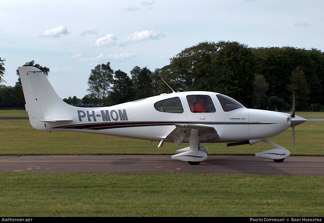 Aircraft Photo of PH-MOM | Cirrus SR-20 G1 | AirHistory.net #321381