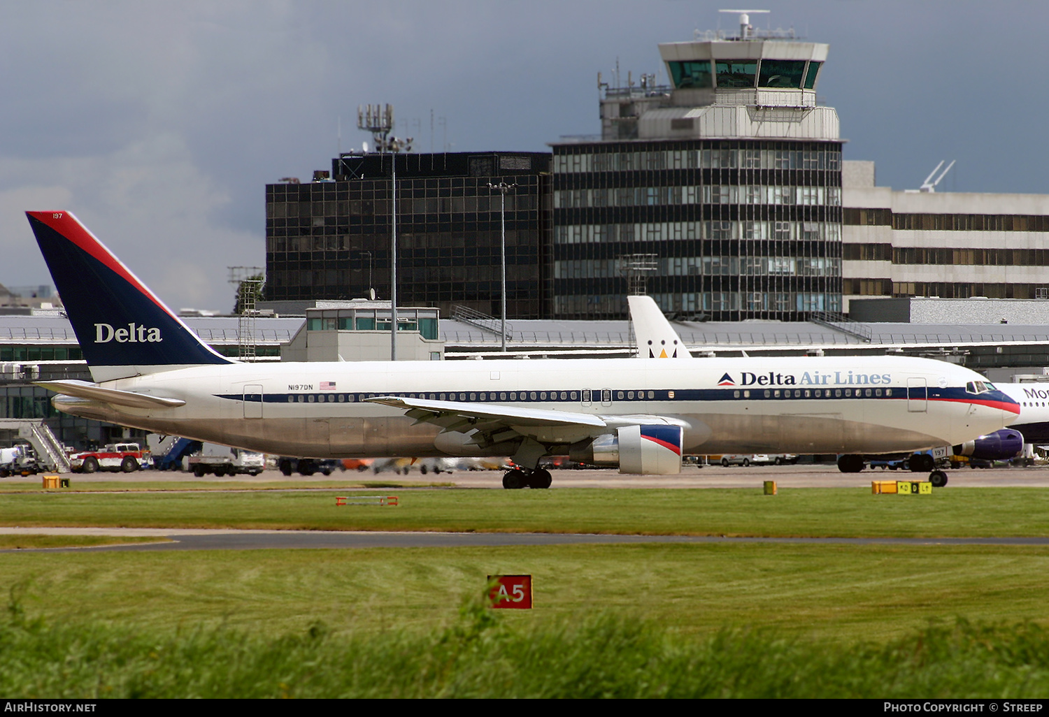 Aircraft Photo of N197DN | Boeing 767-332/ER | Delta Air Lines | AirHistory.net #321383