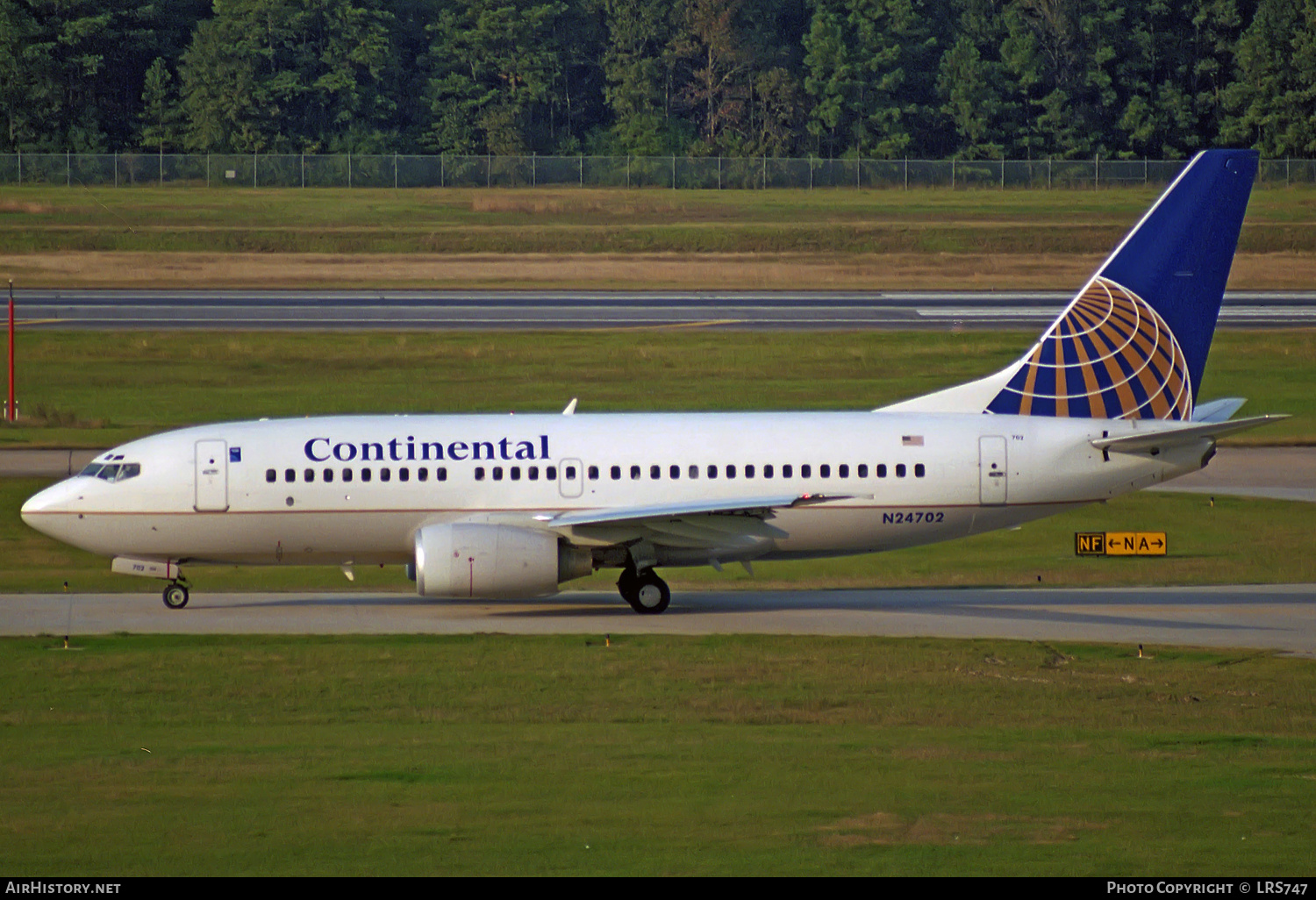 Aircraft Photo of N24702 | Boeing 737-724 | Continental Airlines | AirHistory.net #321391