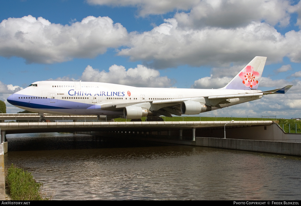 Aircraft Photo of B-18201 | Boeing 747-409 | China Airlines | AirHistory.net #321671