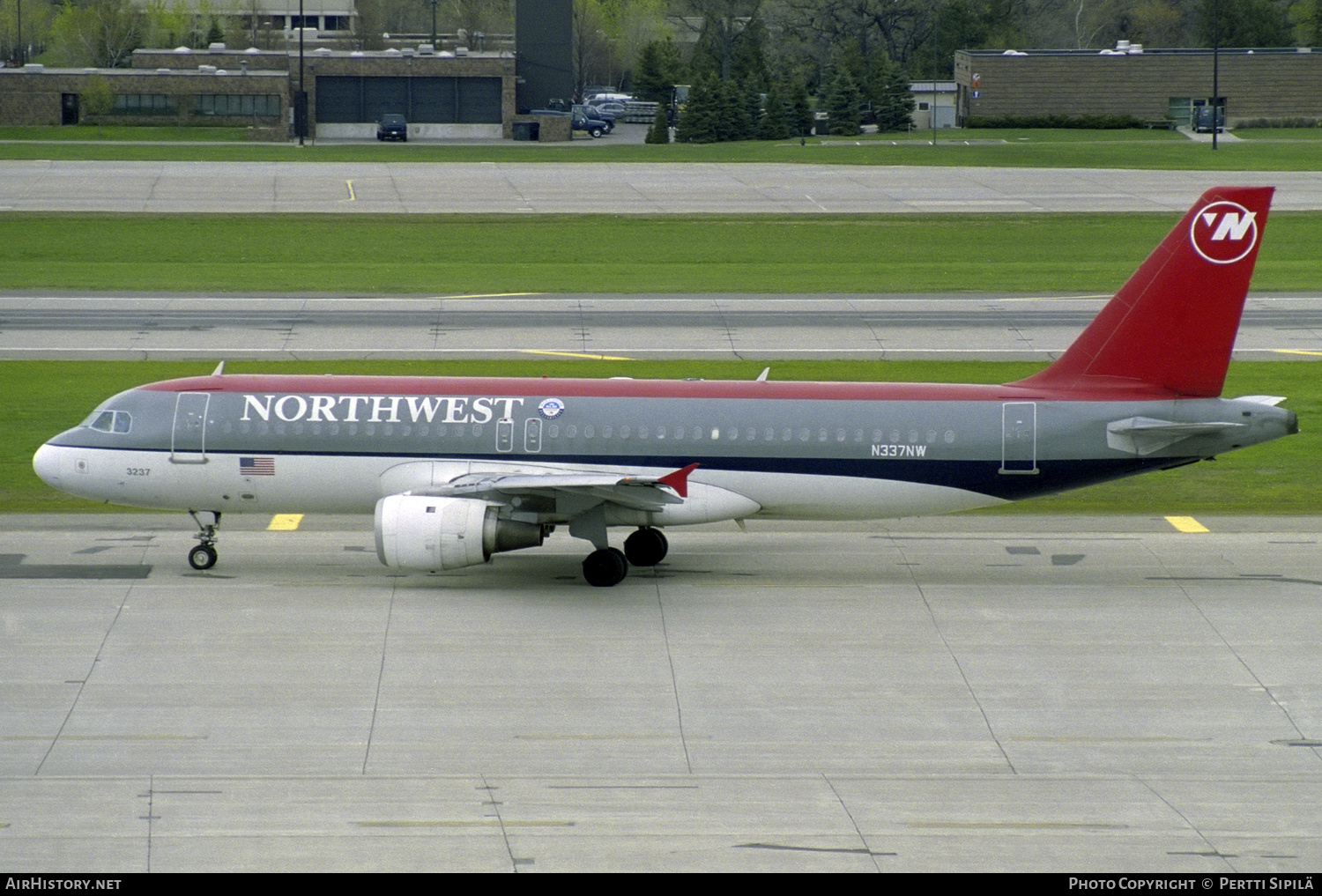 Aircraft Photo of N337NW | Airbus A320-212 | Northwest Airlines | AirHistory.net #321752