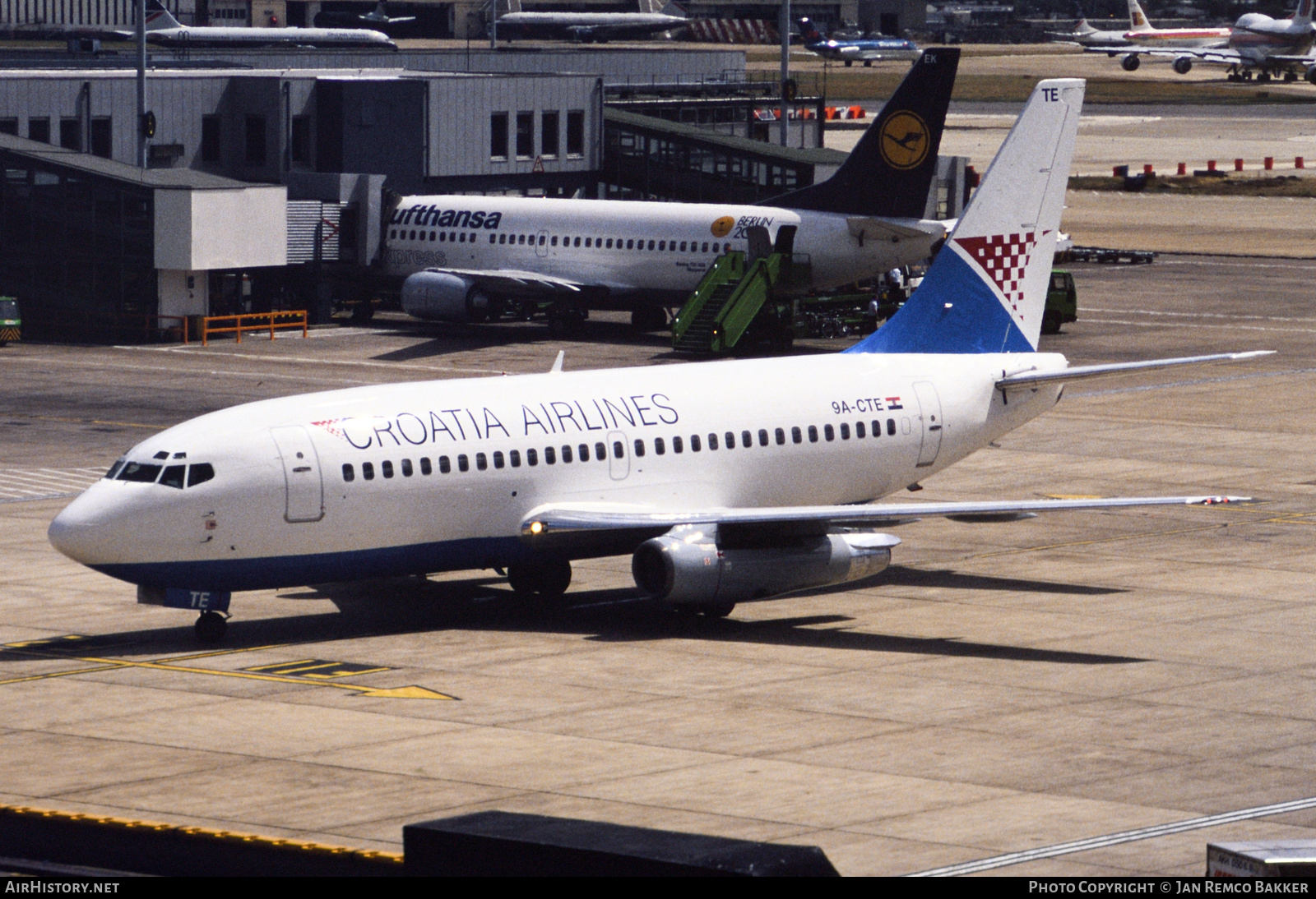 Aircraft Photo of 9A-CTE | Boeing 737-230/Adv | Croatia Airlines | AirHistory.net #321887