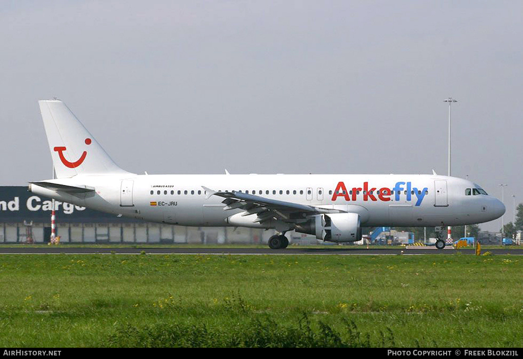 Aircraft Photo of EC-JRU | Airbus A320-214 | ArkeFly | AirHistory.net #322016