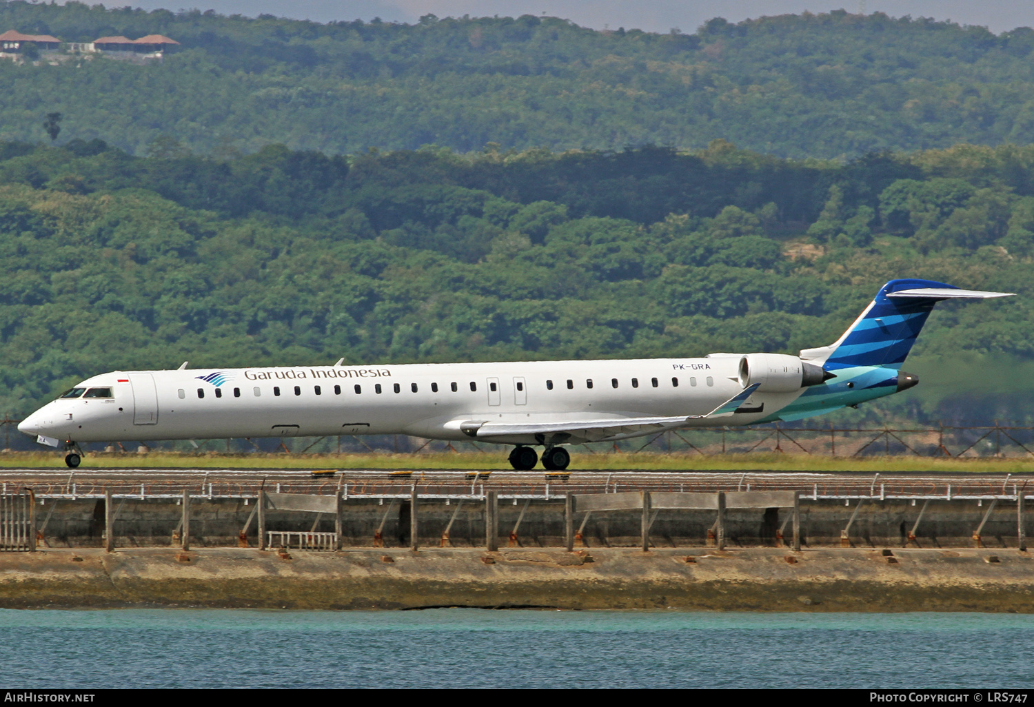 Aircraft Photo of PK-GRA | Bombardier CRJ-1000ER NG (CL-600-2E25) | Garuda Indonesia | AirHistory.net #322360