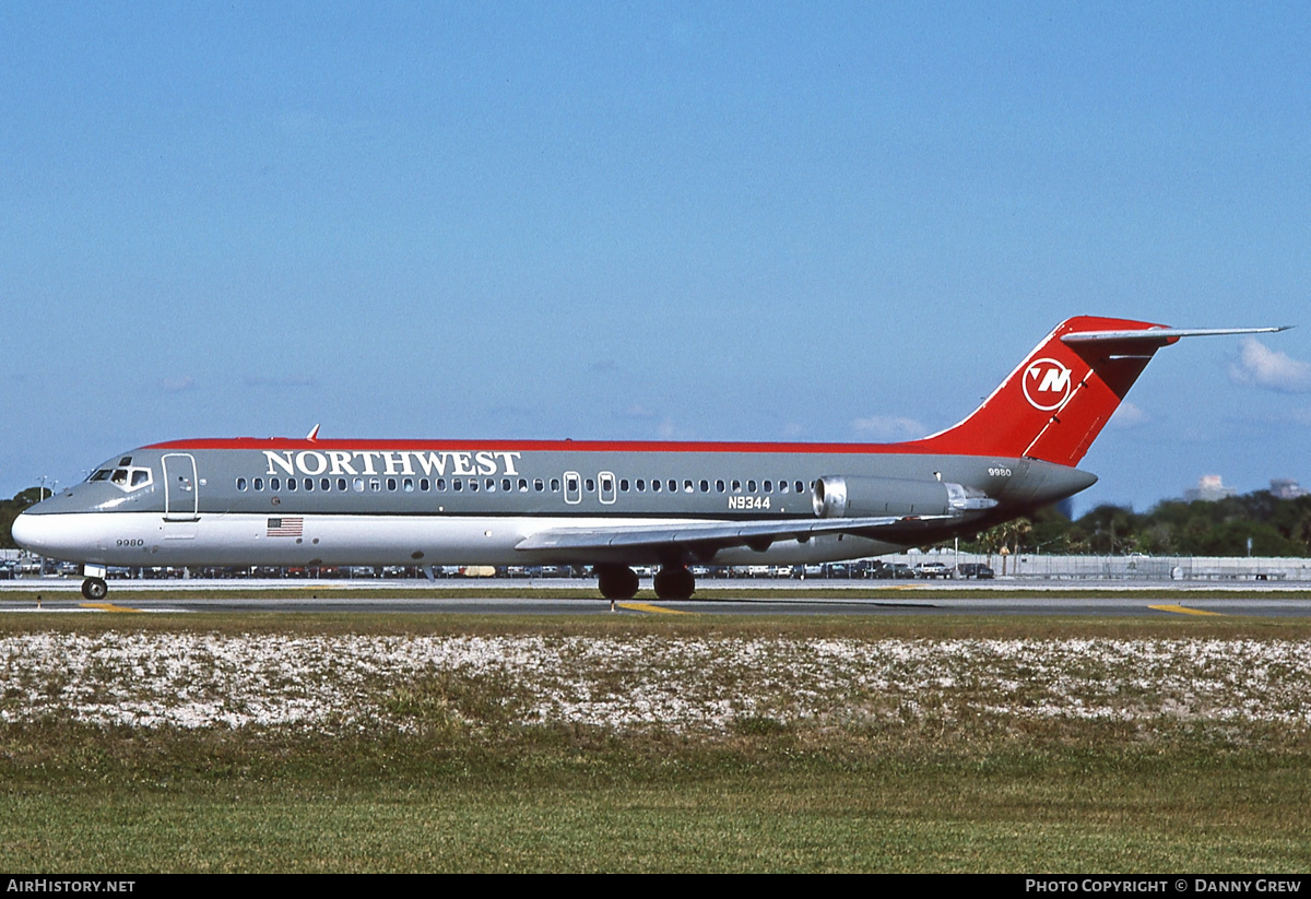 Aircraft Photo of N9344 | McDonnell Douglas DC-9-31 | Northwest Airlines | AirHistory.net #322372