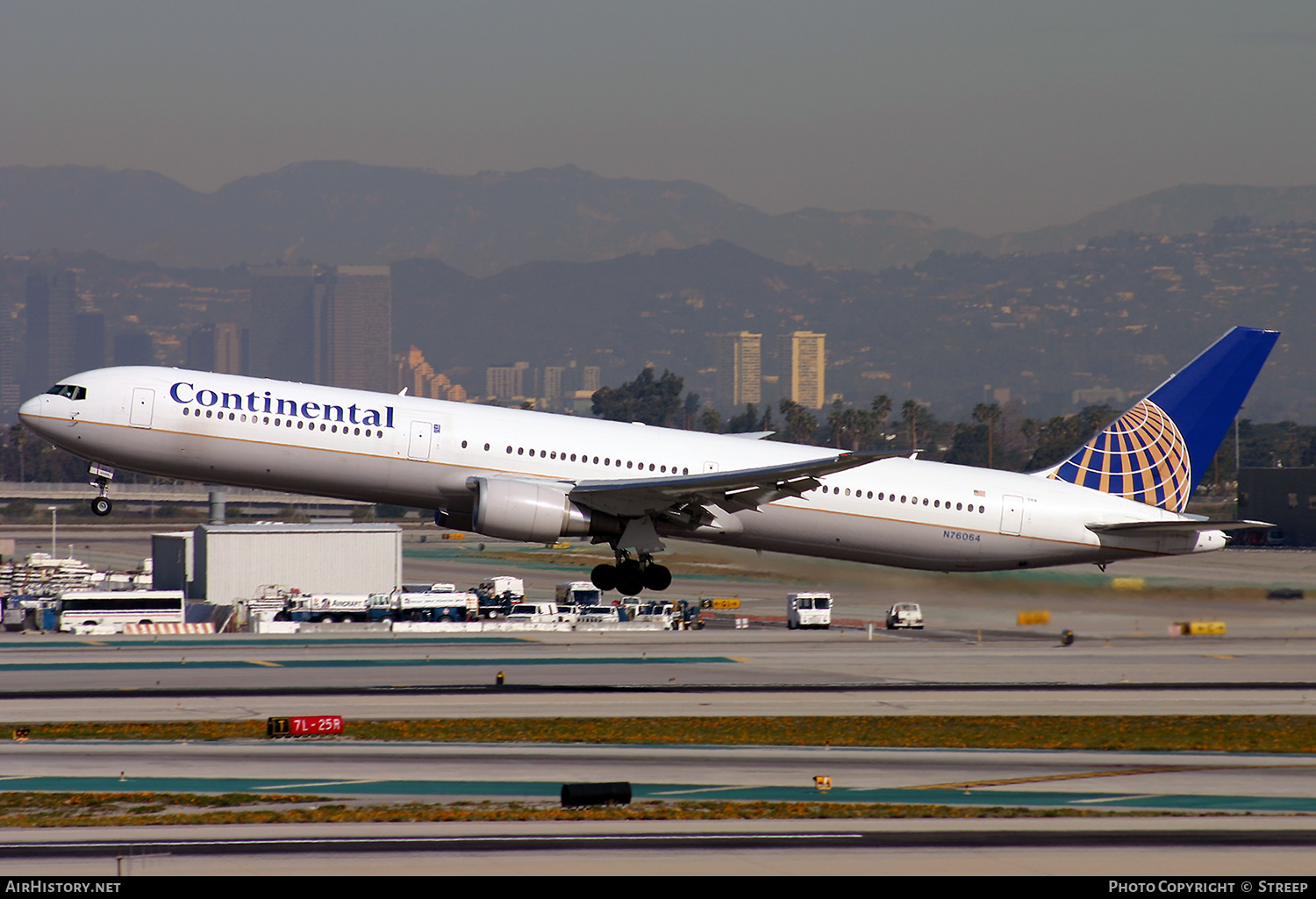 Aircraft Photo of N76064 | Boeing 767-424/ER | Continental Airlines | AirHistory.net #322393