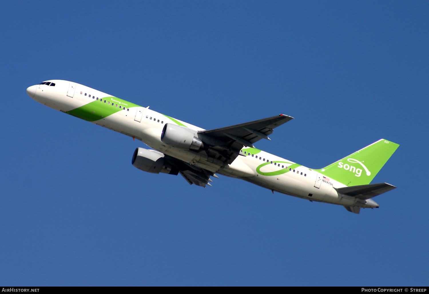 Aircraft Photo of N697DL | Boeing 757-232 | Song | AirHistory.net #322399