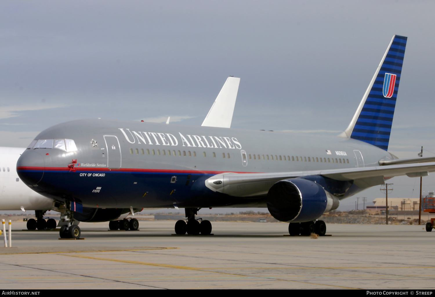 Aircraft Photo of N606UA | Boeing 767-222 | United Airlines | AirHistory.net #322437