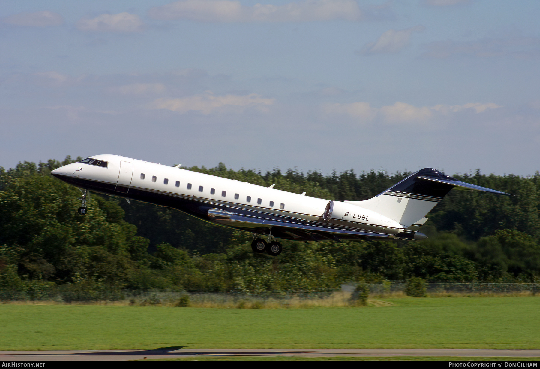 Aircraft Photo of G-LOBL | Bombardier Global Express (BD-700-1A10) | AirHistory.net #322465