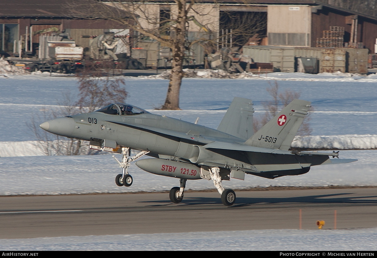 Aircraft Photo of J-5013 | McDonnell Douglas F/A-18C Hornet | Switzerland - Air Force | AirHistory.net #322648