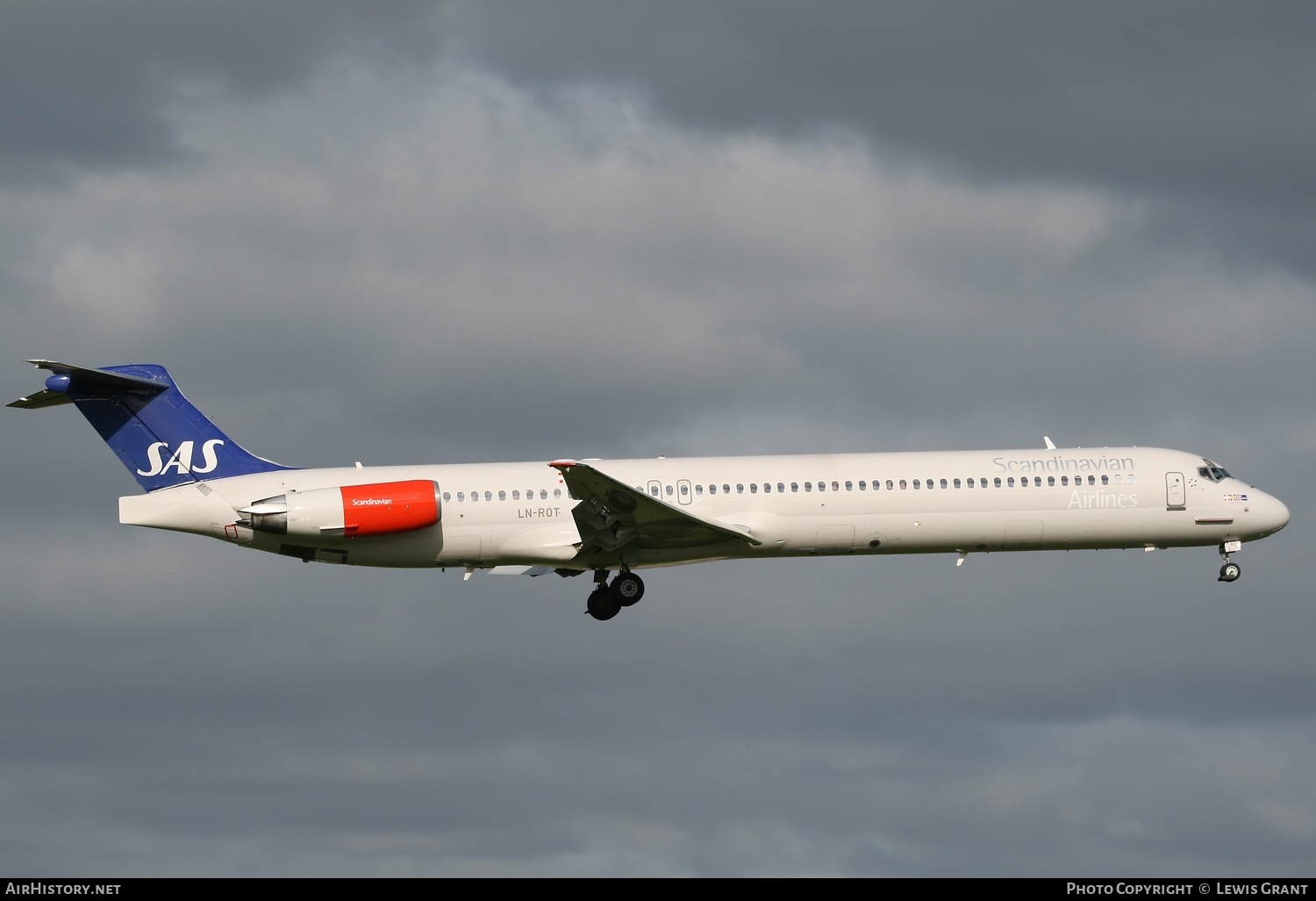 Aircraft Photo of LN-ROT | McDonnell Douglas MD-81 (DC-9-81) | Scandinavian Airlines - SAS | AirHistory.net #322666