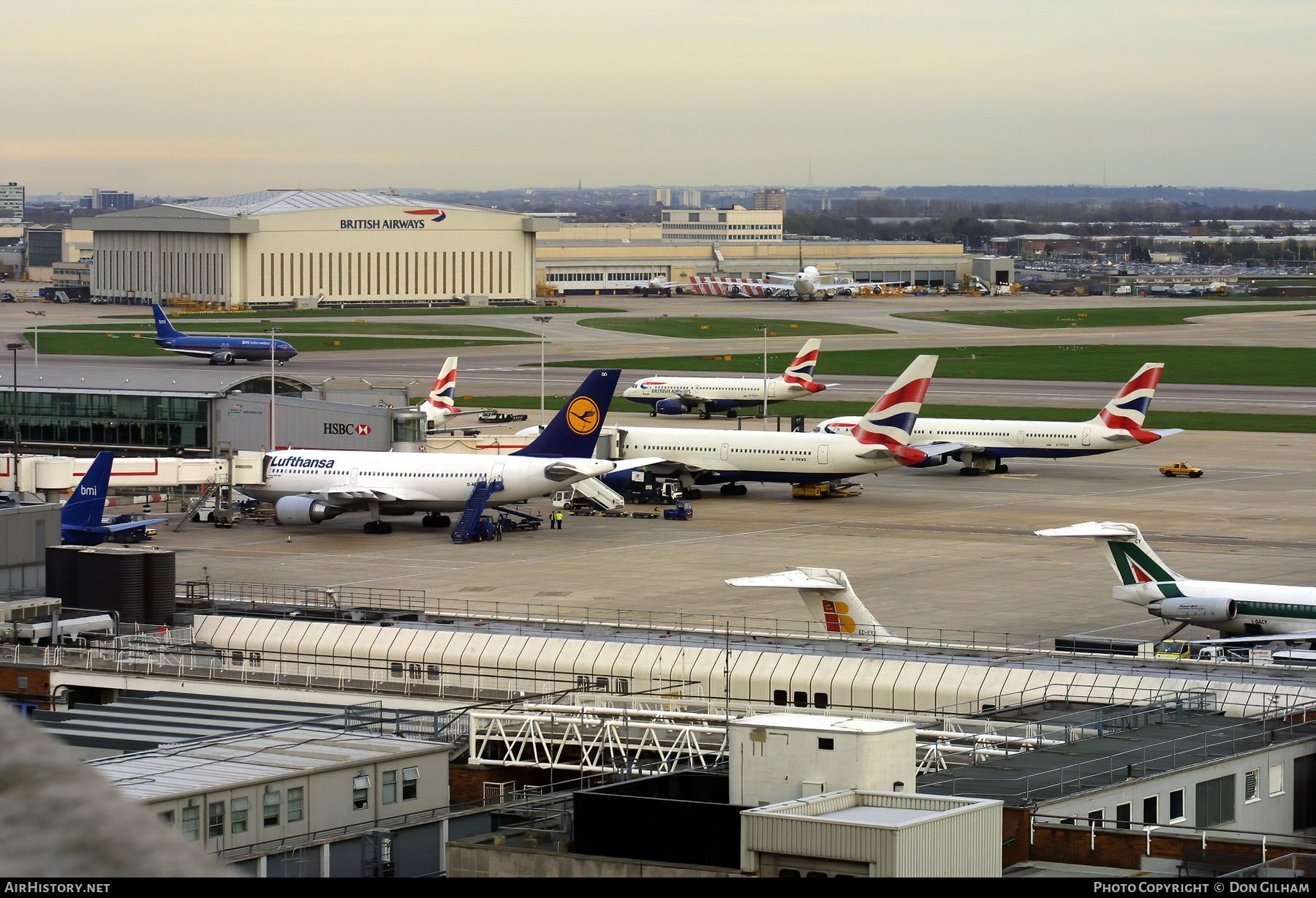 Airport photo of London - Heathrow (EGLL / LHR) in England, United Kingdom | AirHistory.net #322815