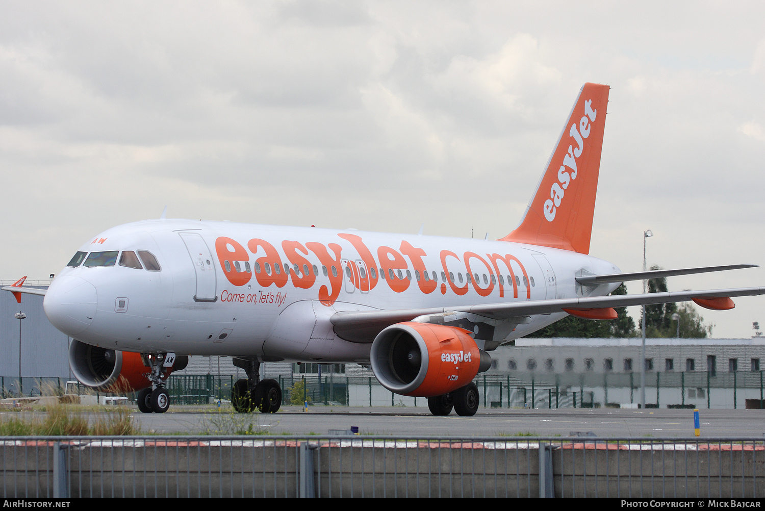 Aircraft Photo of G-EZAW | Airbus A319-111 | EasyJet | AirHistory.net #322886
