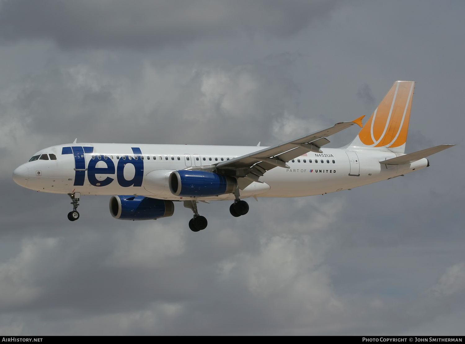 Aircraft Photo of N452UA | Airbus A320-232 | Ted | AirHistory.net #322982