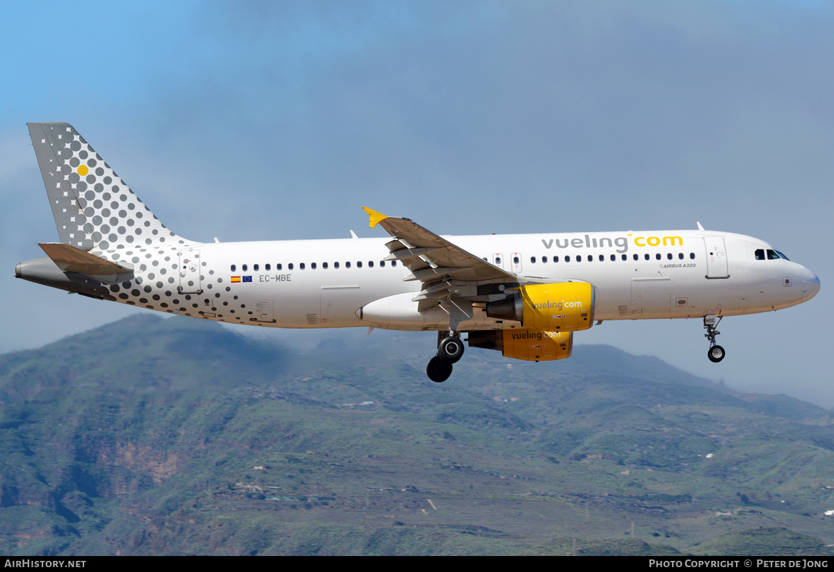 Aircraft Photo of EC-MBE | Airbus A320-214 | Vueling Airlines | AirHistory.net #323162