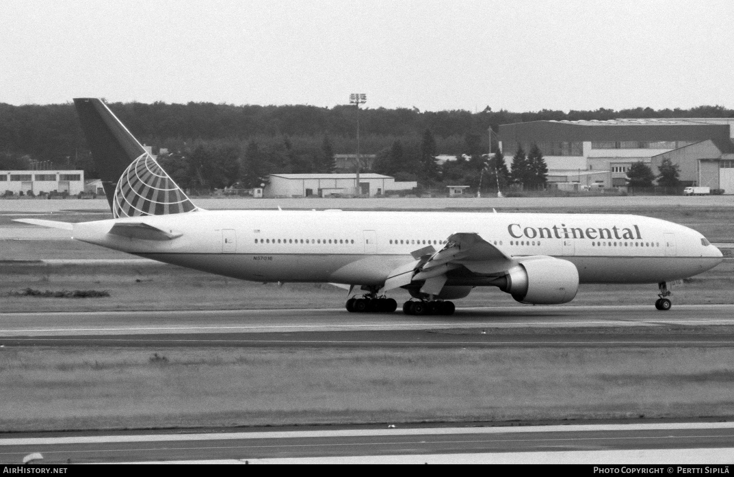 Aircraft Photo of N57016 | Boeing 777-224/ER | Continental Airlines | AirHistory.net #323230