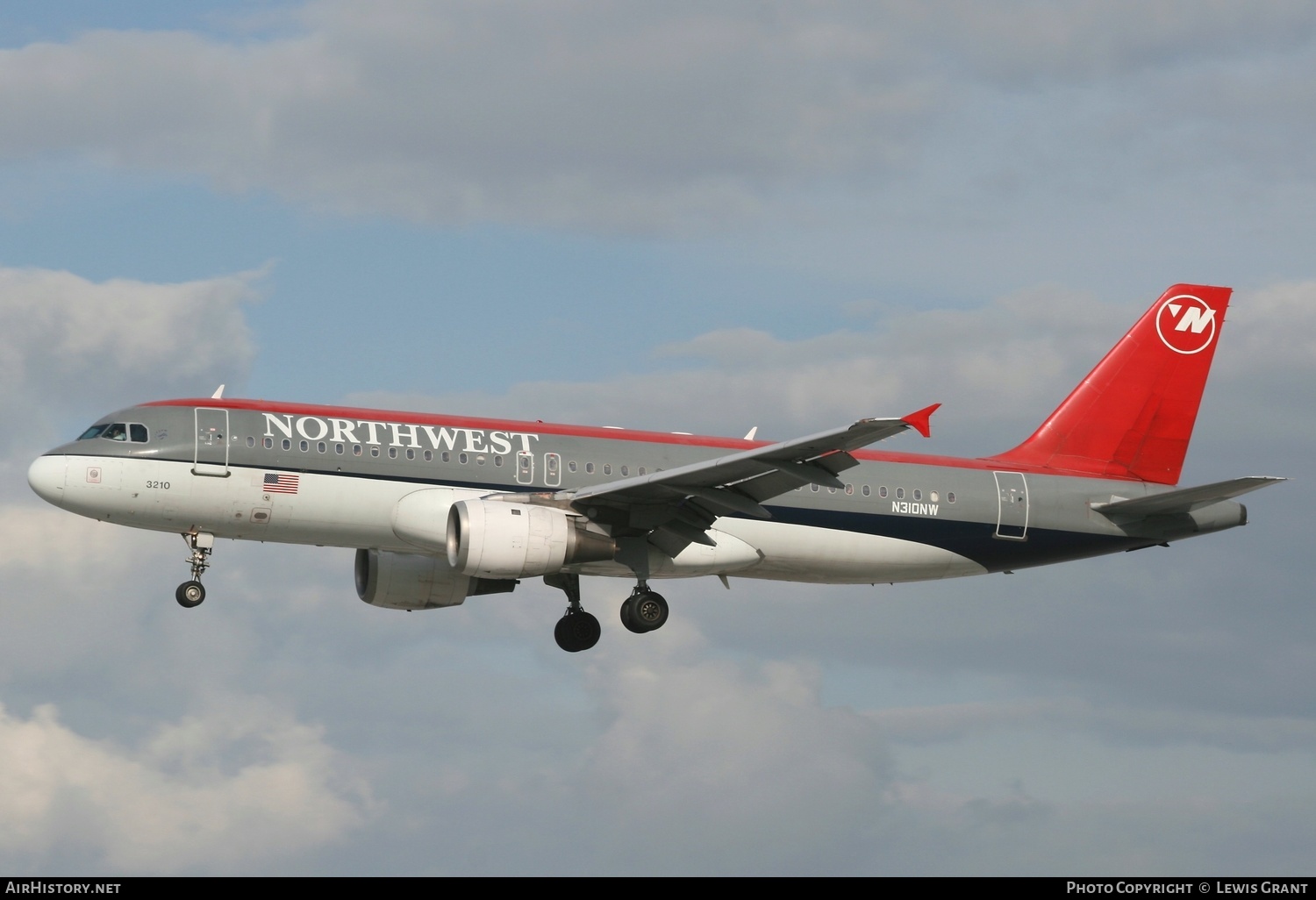 Aircraft Photo of N310NW | Airbus A320-211 | Northwest Airlines | AirHistory.net #323362