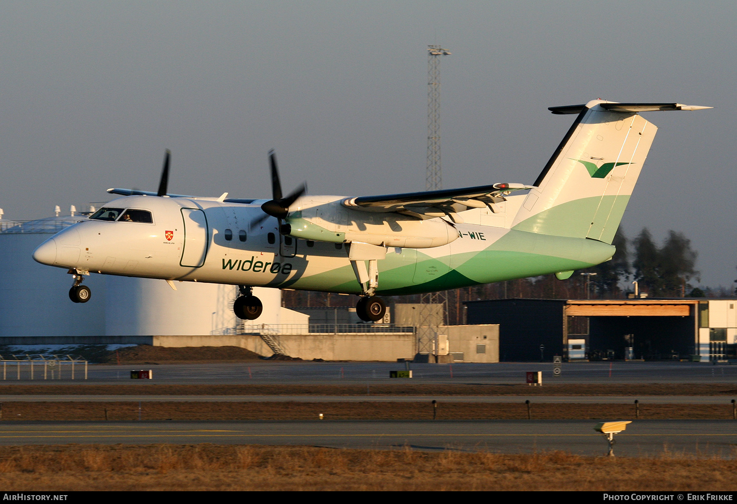 Aircraft Photo of LN-WIE | Bombardier DHC-8-103Q Dash 8 | Widerøe | AirHistory.net #323378