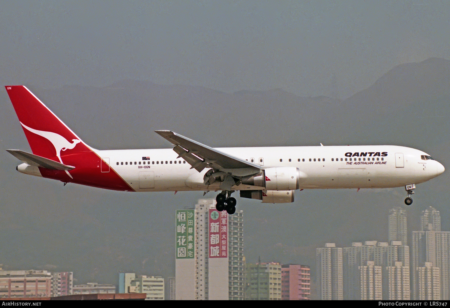 Aircraft Photo of VH-OGN | Boeing 767-338/ER | Qantas | AirHistory.net #323480