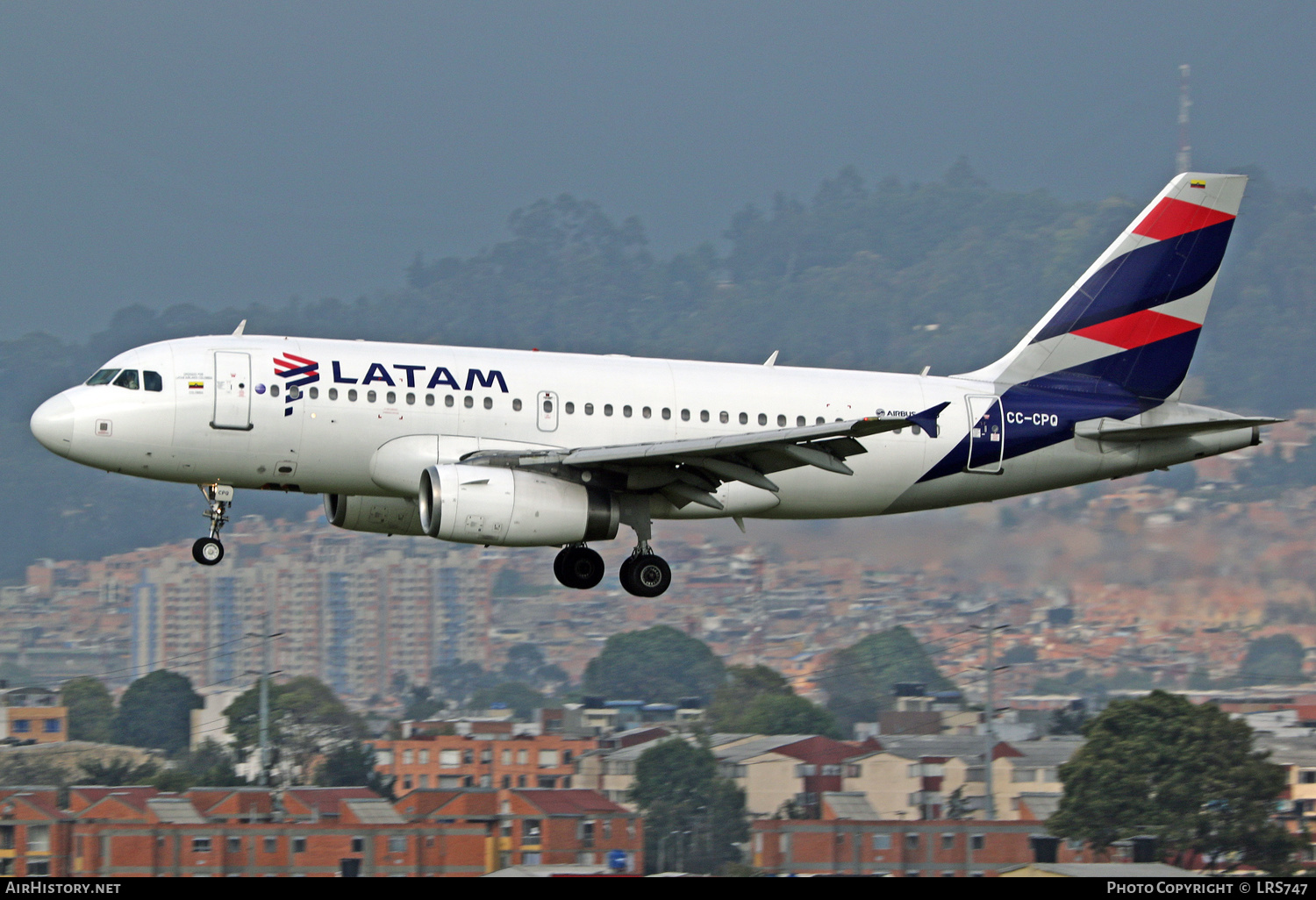 Aircraft Photo of CC-CPQ | Airbus A319-132 | LATAM Airlines | AirHistory.net #323526