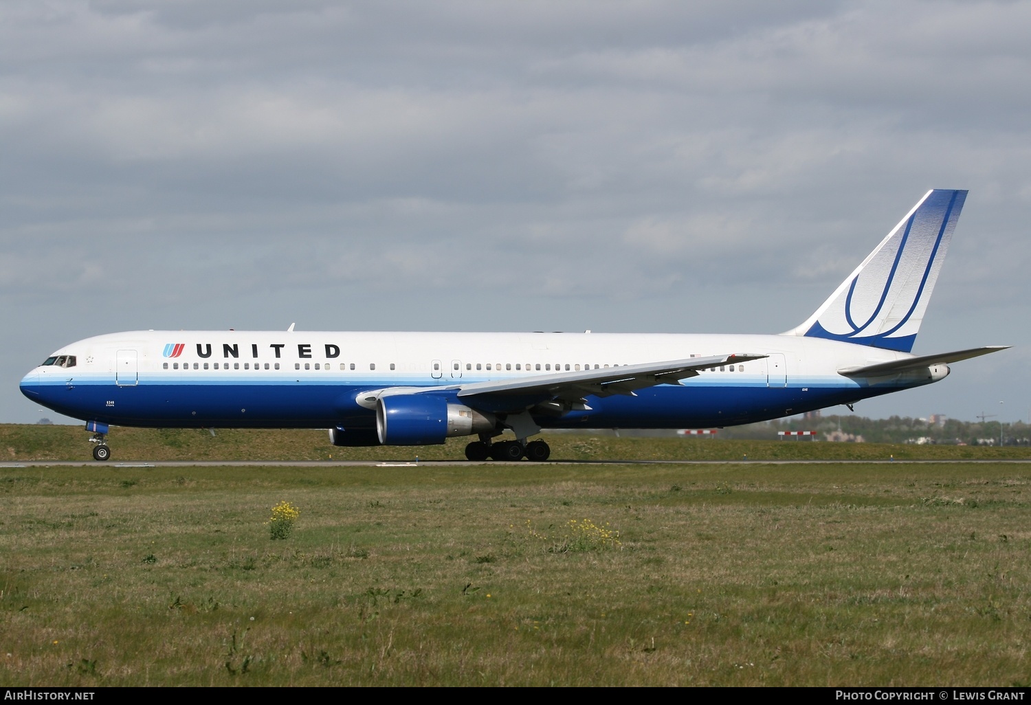 Aircraft Photo of N646UA | Boeing 767-322/ER | United Airlines | AirHistory.net #323591