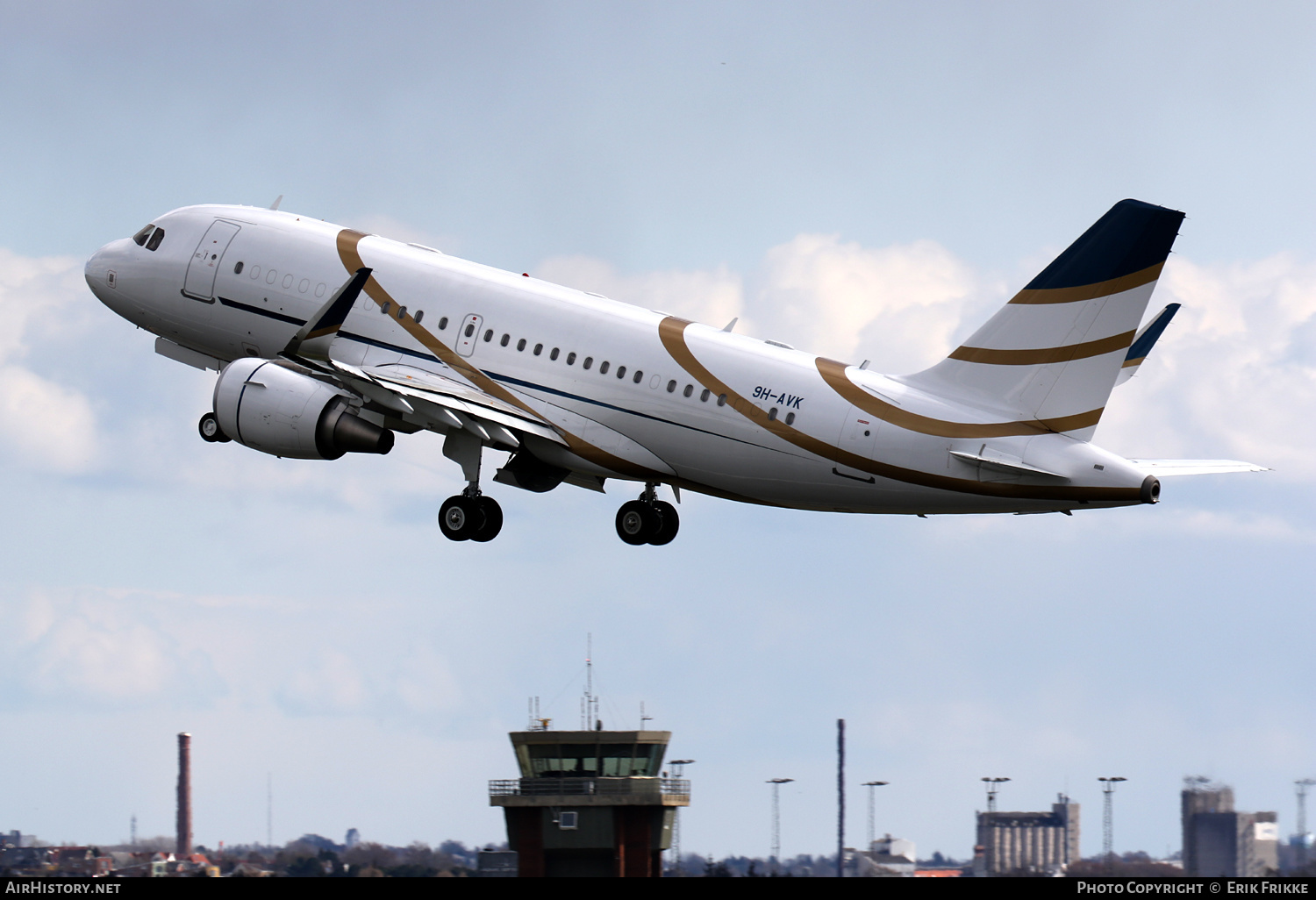 Aircraft Photo of 9H-AVK | Airbus ACJ319 (A319-115/CJ) | AirHistory.net #323683