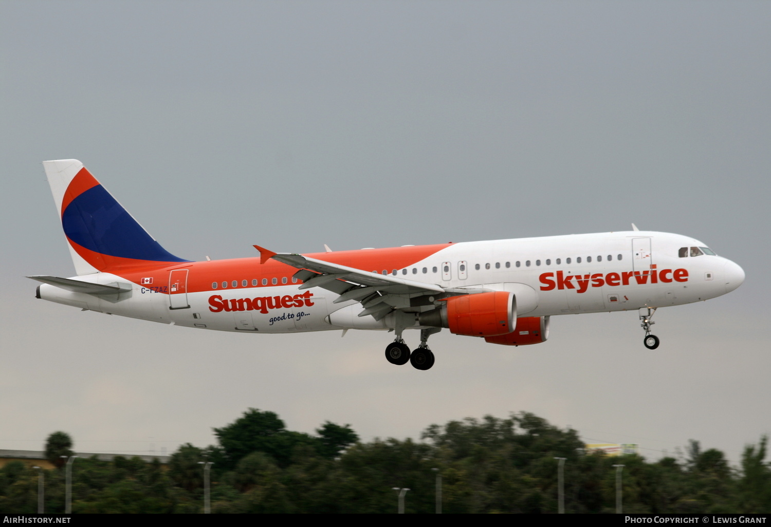 Aircraft Photo of C-FZAZ | Airbus A320-214 | Skyservice Airlines | AirHistory.net #323758